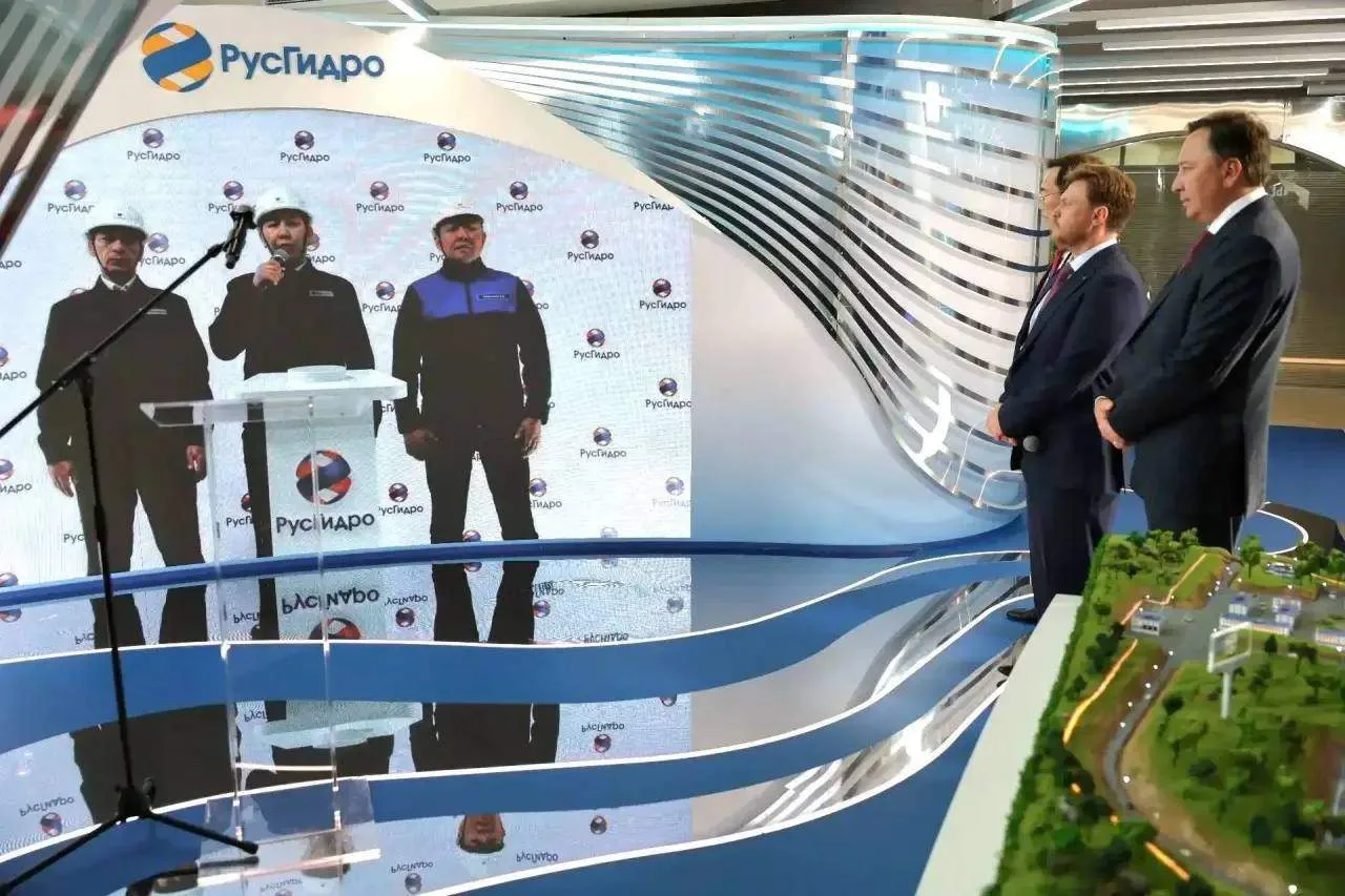 В Якутии открыли два гибридных энергокомплекса.