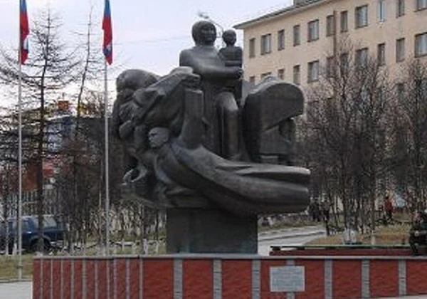 В сентябре 1971 г. магаданский горисполком принял решение о сооружении в г. Магадане па...