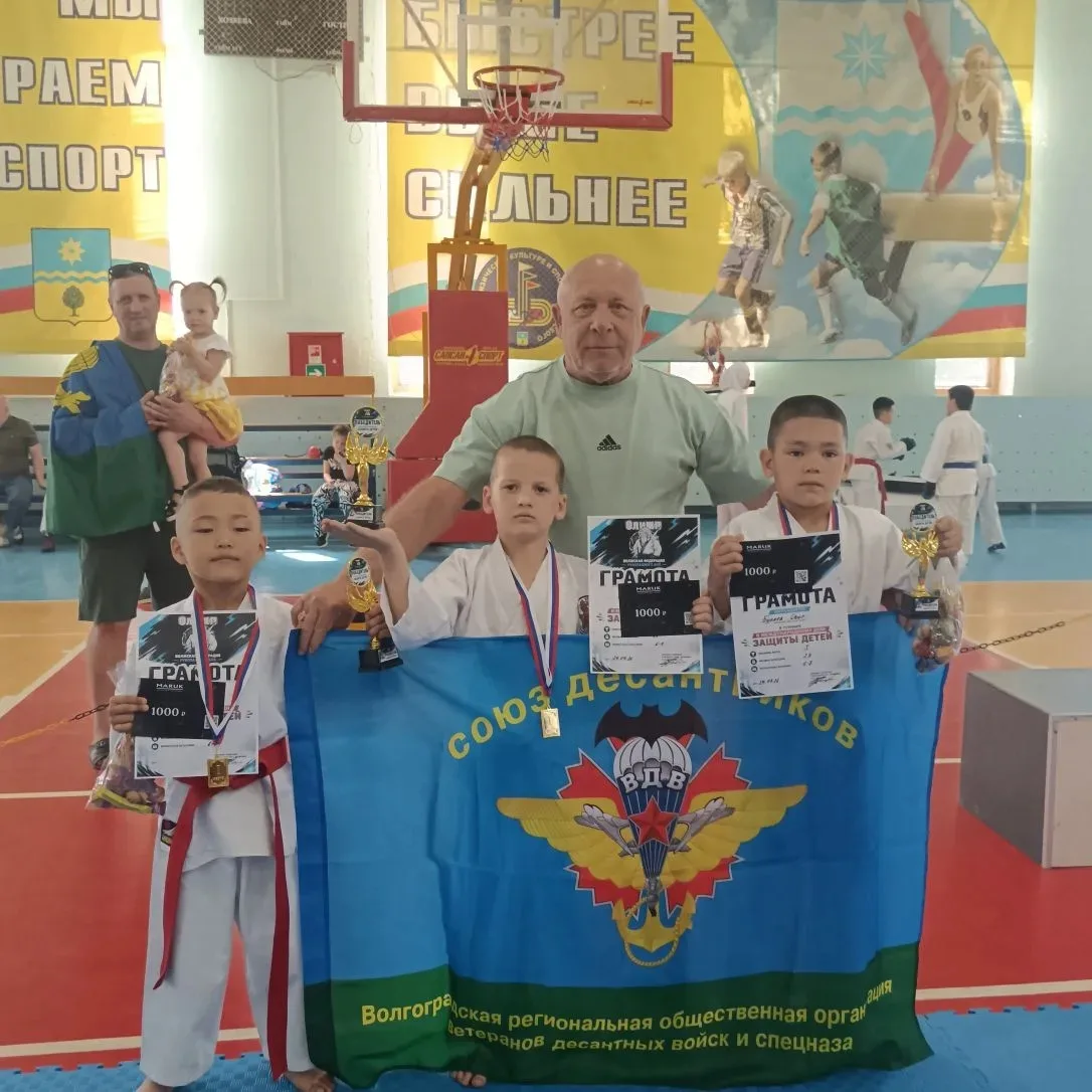 Турнир по рукопашному бою, посвящённый предстоящему Дню защиты детей, собрал сегодня около ста мальч