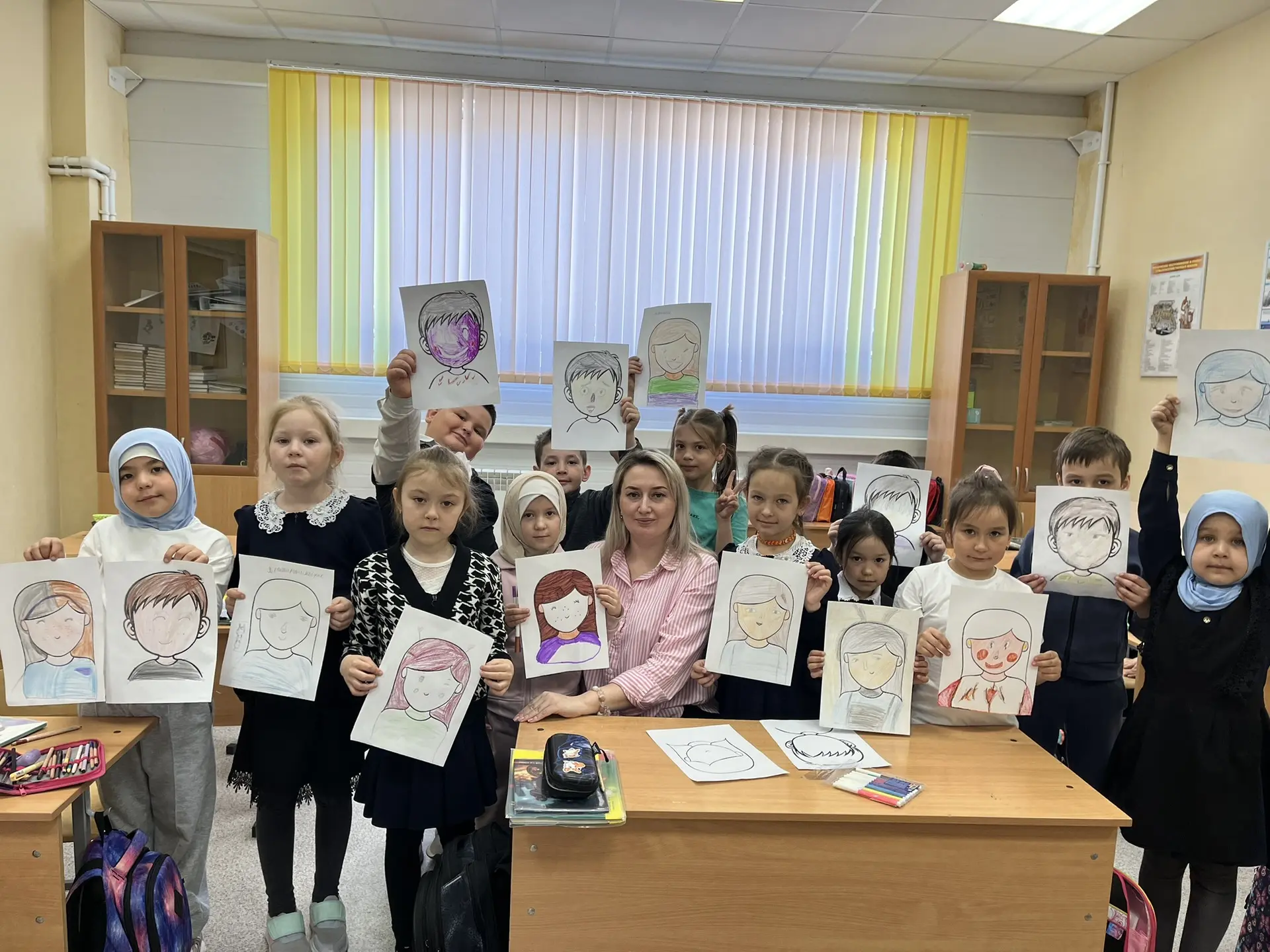 Учимся понимать себя! 🧠✨

Сегодня к нашим самым маленьким ученикам 1-го класса пришли в гости эмоци