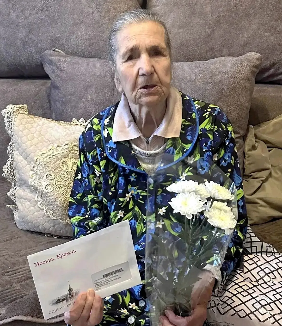 🔹Жительницу Клинцовского района поздравили с 96-летием