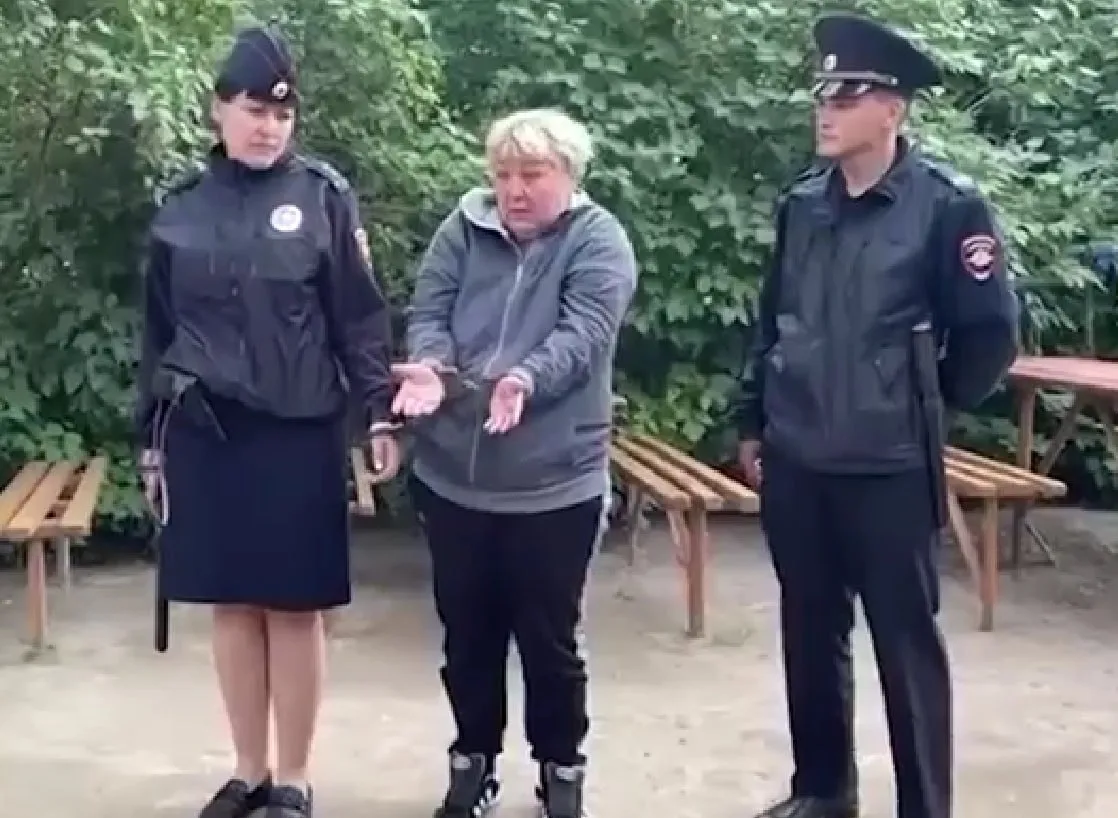 В селе Новокарасук 45-летняя женщина убила 40-летнего мужчину после празднования Дня ВДВ. 

Во время