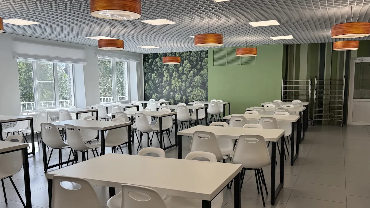 🏫 В Кандалакше идет масштабная модернизация детского сада, школы и колледжа