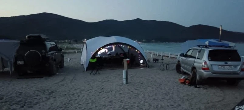 ⛺Шок для туристов: в бухте Триозёрье ввели тотальный запрет на въезд к морю  Любимый туристами лазур
