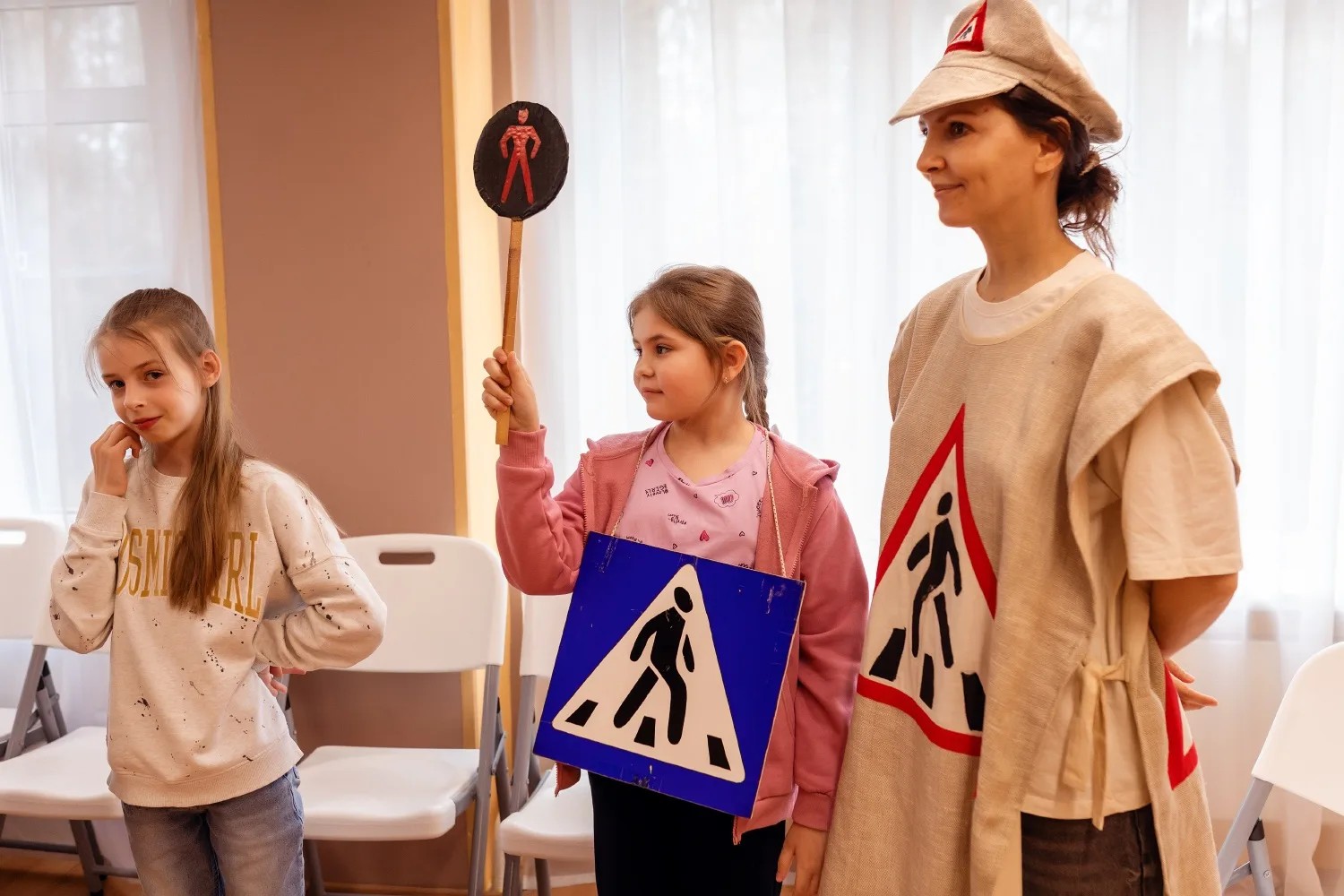 🎭 «Волшебный светофор - театр учит безопасности»🎭  🚗На этой неделе в начальной школе прошли интересн