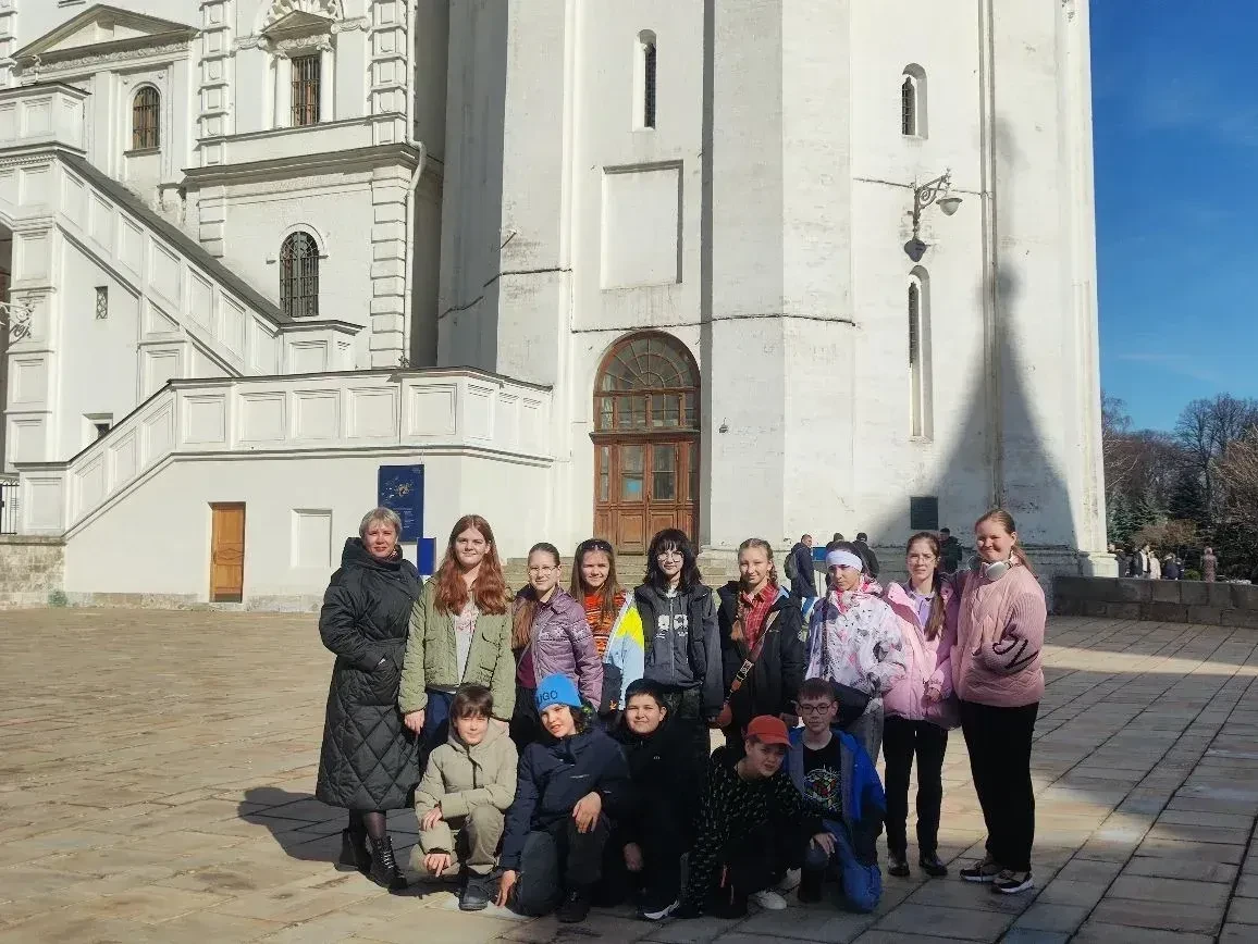 УРОК ПОЗНАНИЯ ОТЕЧЕСТВА для лицеистов состоялся в самом сердце столицы России. Школьный десант 6а (к