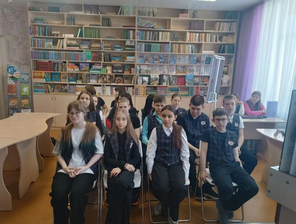 🎉 В нашей школе — литературное событие! ✨  В рамках XXI краевого фестиваля книги «Издано на Алтае» 📚