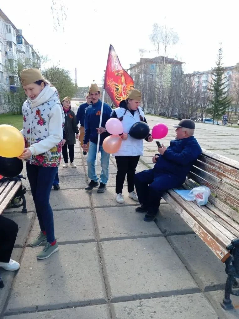 Жители Дома социального обслуживания провели патриотическую акцию, посвященную Дню побе...