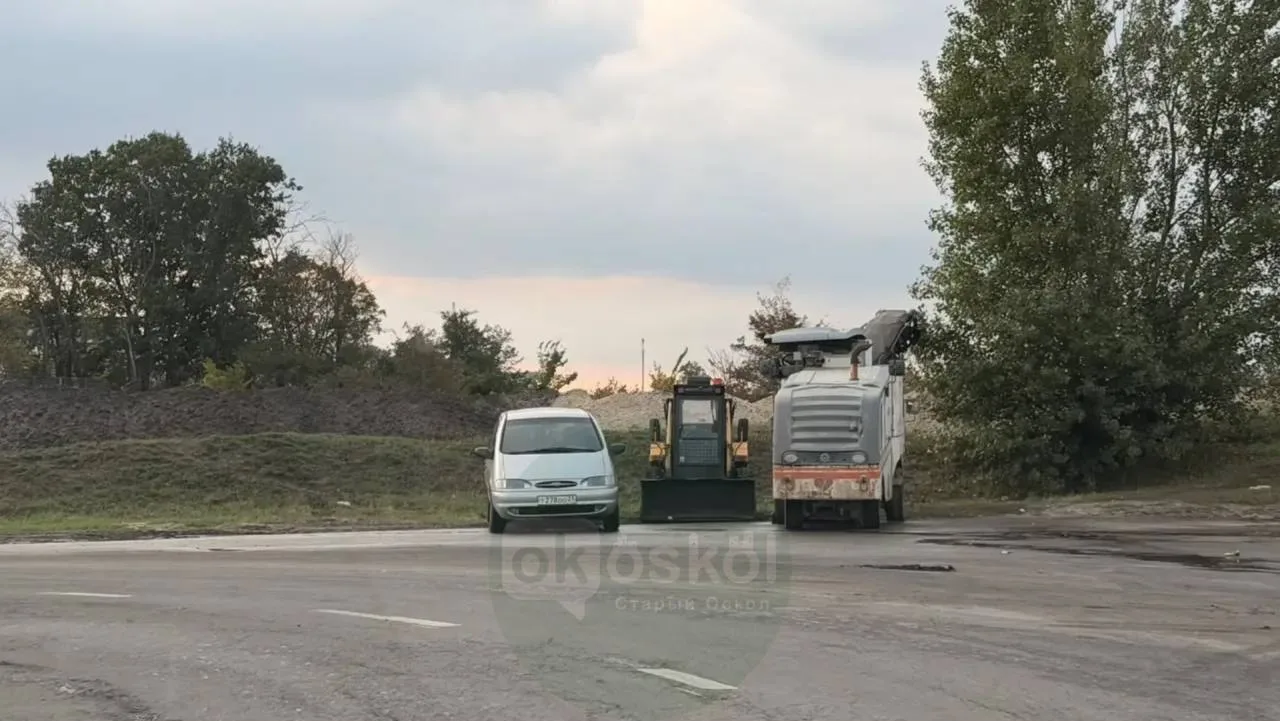 🚧🚧 На проспекте Валентина Цыцугина, вероятнее всего, будут менять асфальт. Сегодня ту...