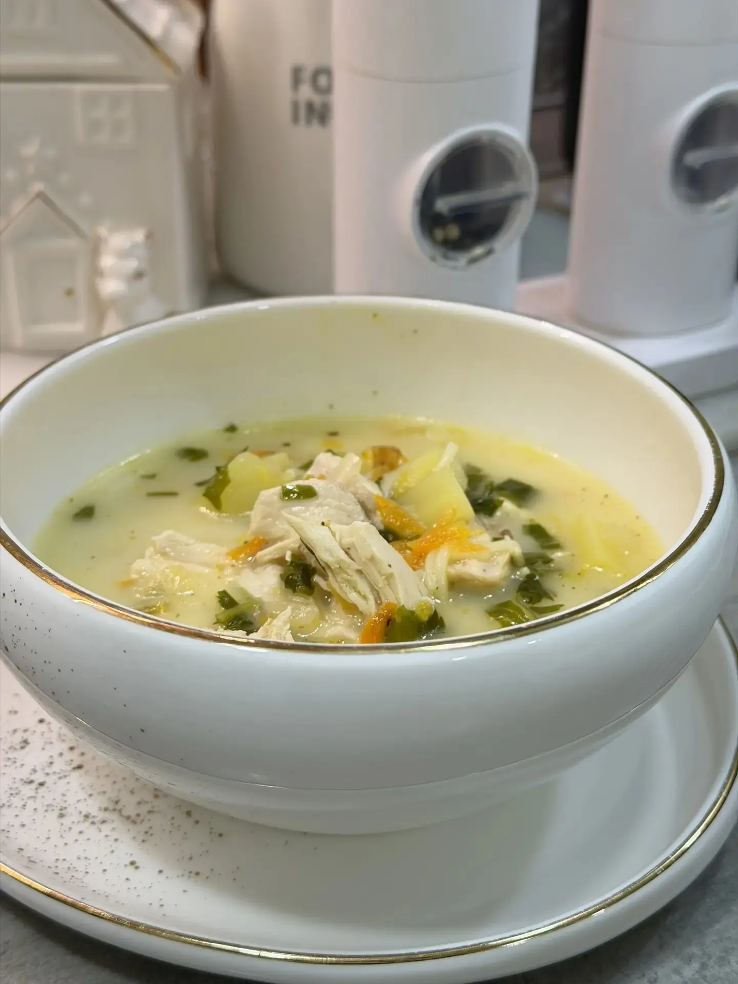 Обед: куриный суп 🥣 с сыром   Ингредиенты: (Примерно на 2,5 л) -курица для бульона (у меня филе на к