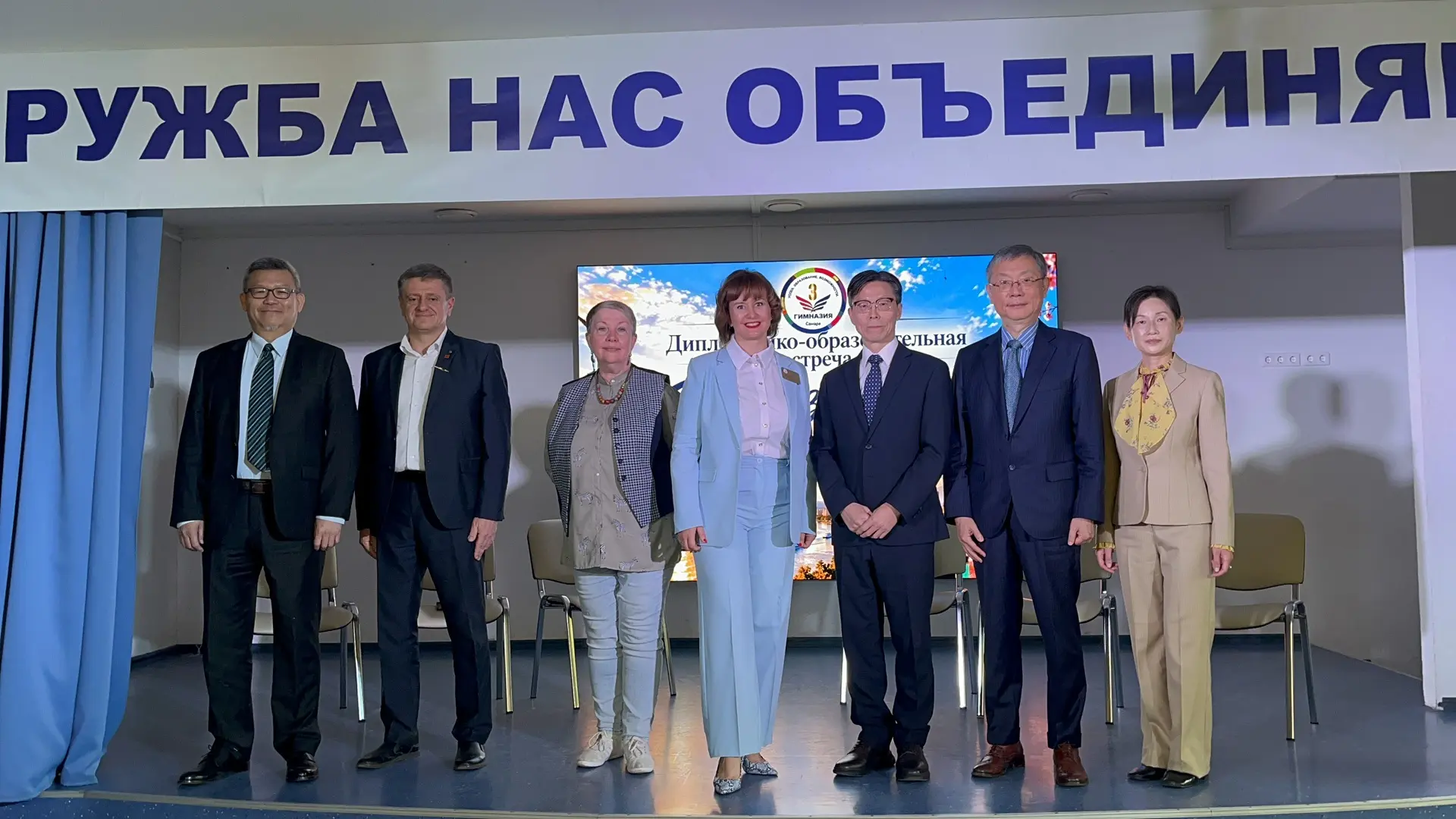 😊Один день в гимназии может рассказать о ней больше, чем десятки презентаций.