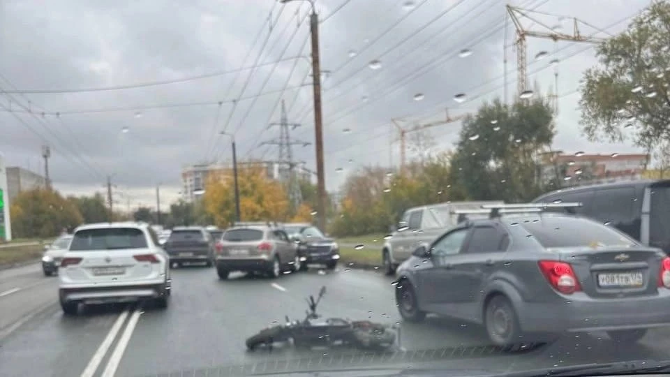 19-летний велокурьер погиб в двойном ДТП на Новороссийской