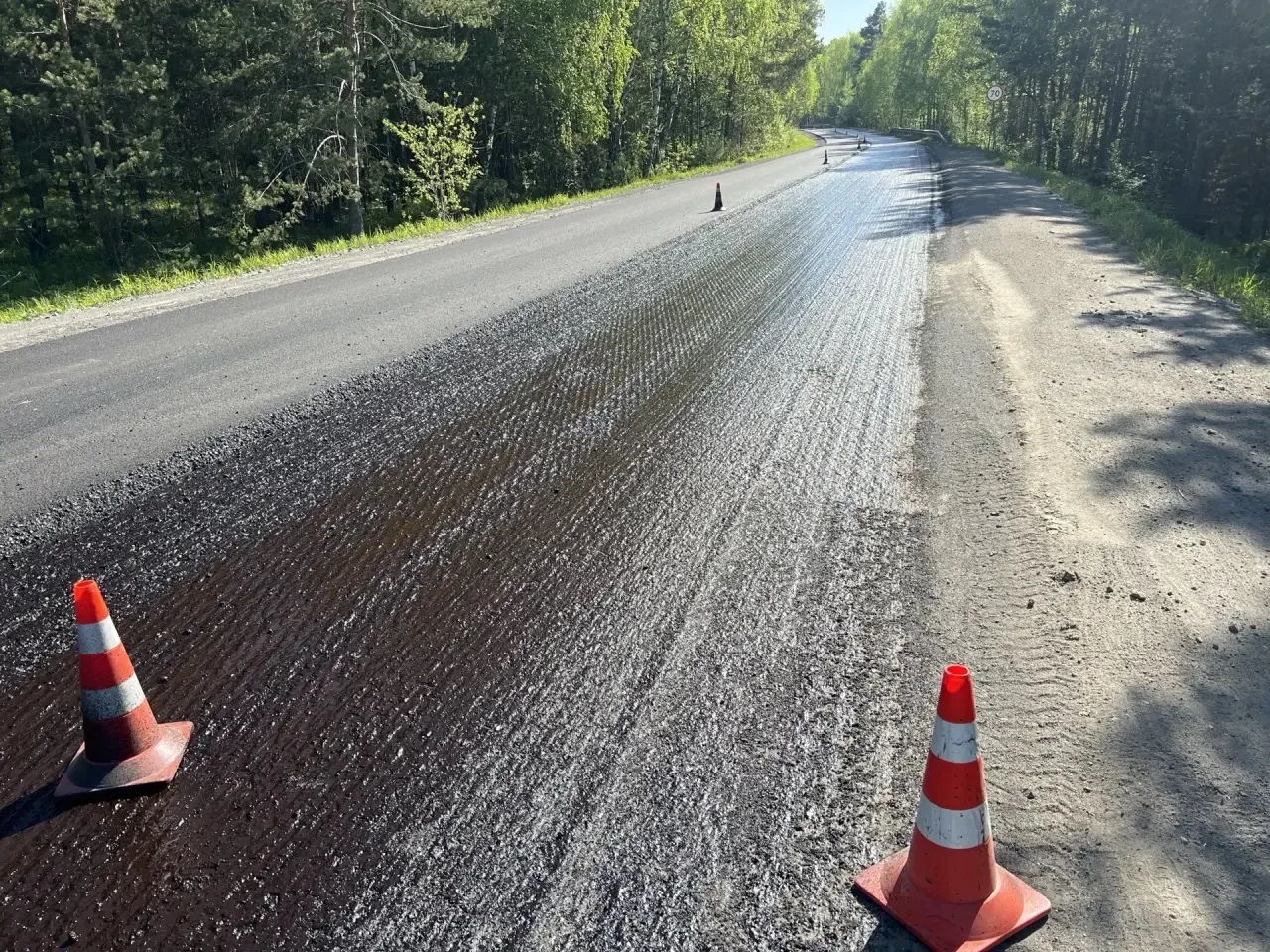 🚜 +29°С, горячий асфальт и километры новых покрытий — дорожный сезон на Южном Урале на...