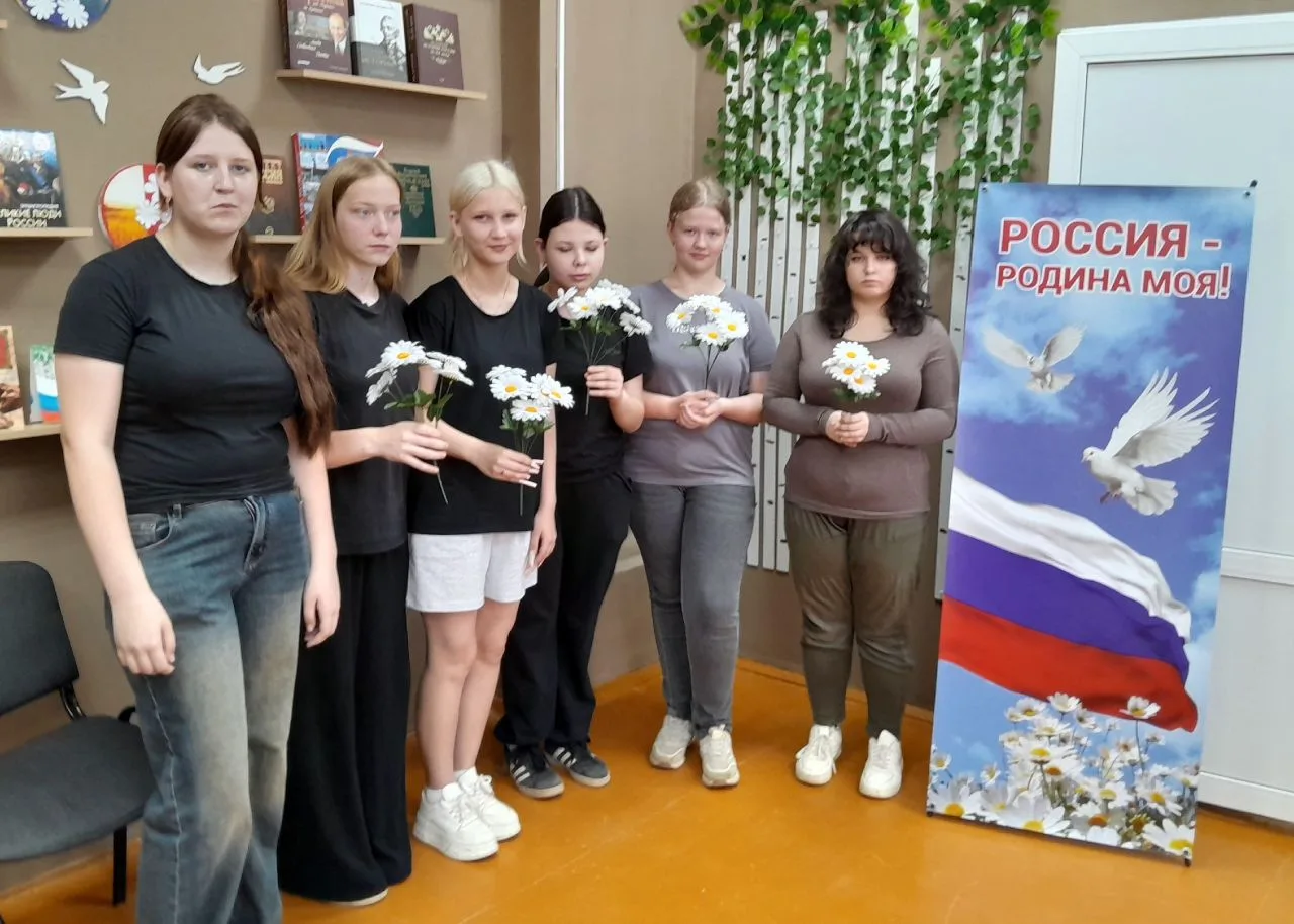 🇷🇺 «Одна страна — много лиц. И это здорово!» 

В библиотеке п. Советское собрались не просто школь