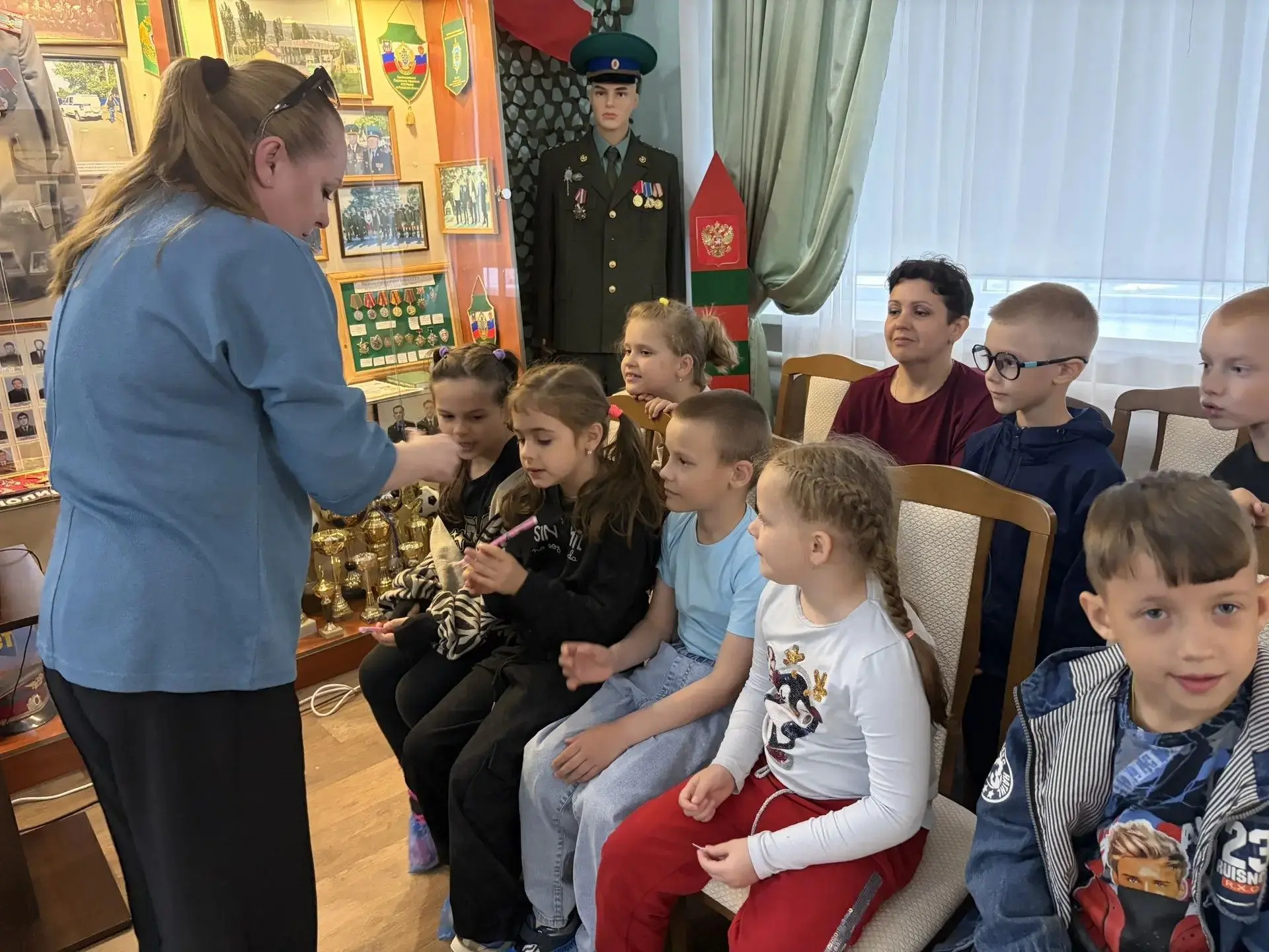 В июне 1949 года в Париже на конференции Международной демократической федерации женщин предложили у