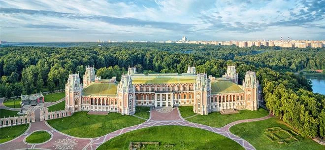 Семейные фотосессии: самые красивые локации Москвы и Санкт-Петербурга