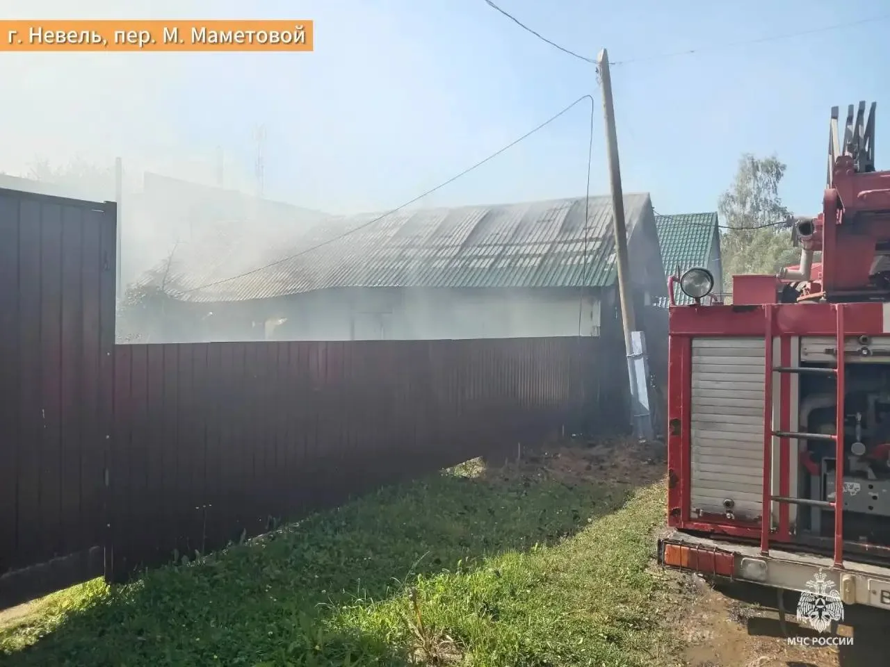 В Невеле при пожаре сгорели два автомобиля