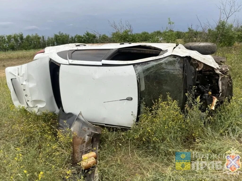 Две буханки на крыле: под Волгоградом перевернулся 20-летний гонщик без прав

ДТП случилось в Быковс