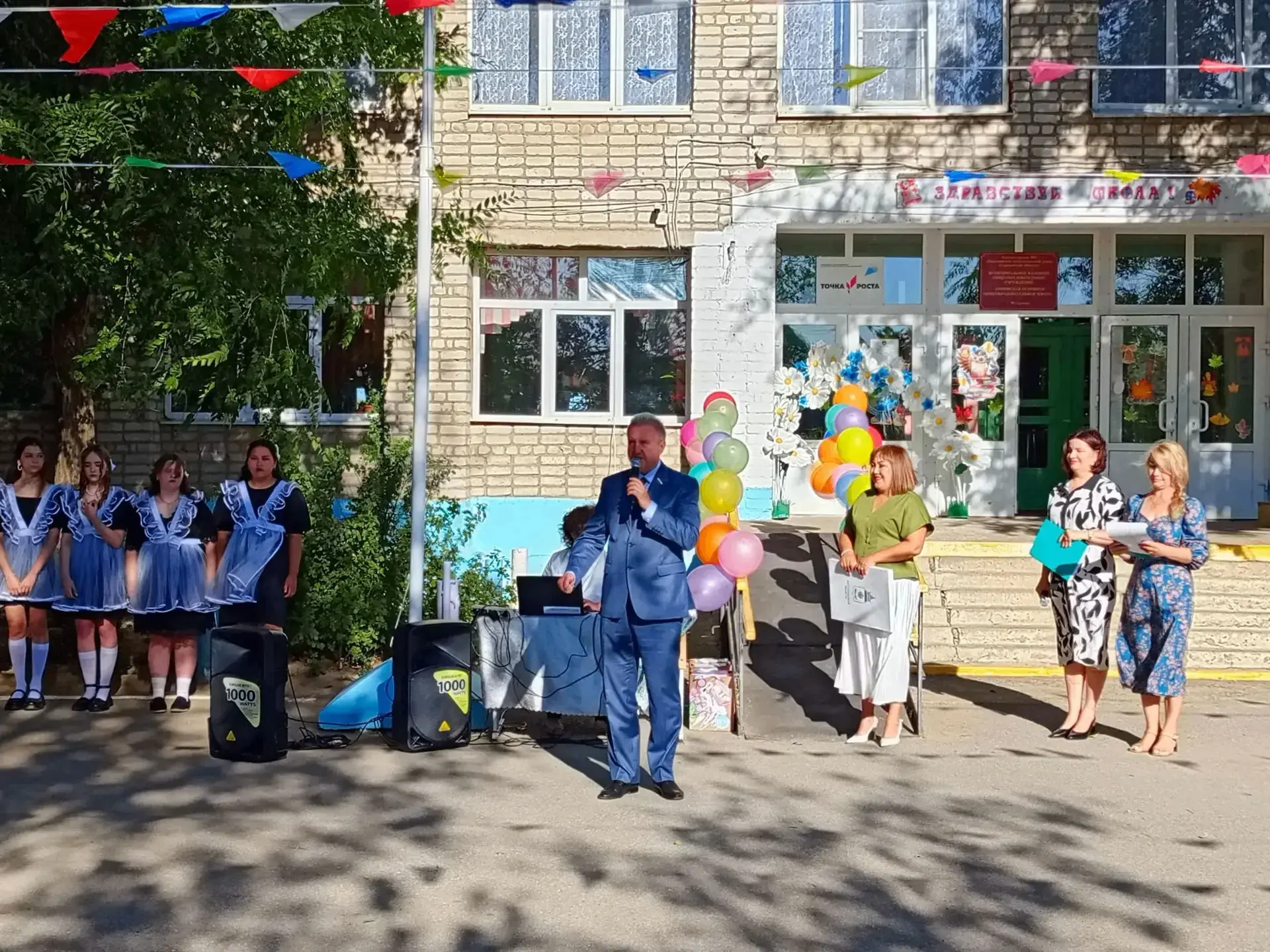 Сегодня, 1 сентября, побывал на торжественной линейке, посвящённой началу нового учебно...