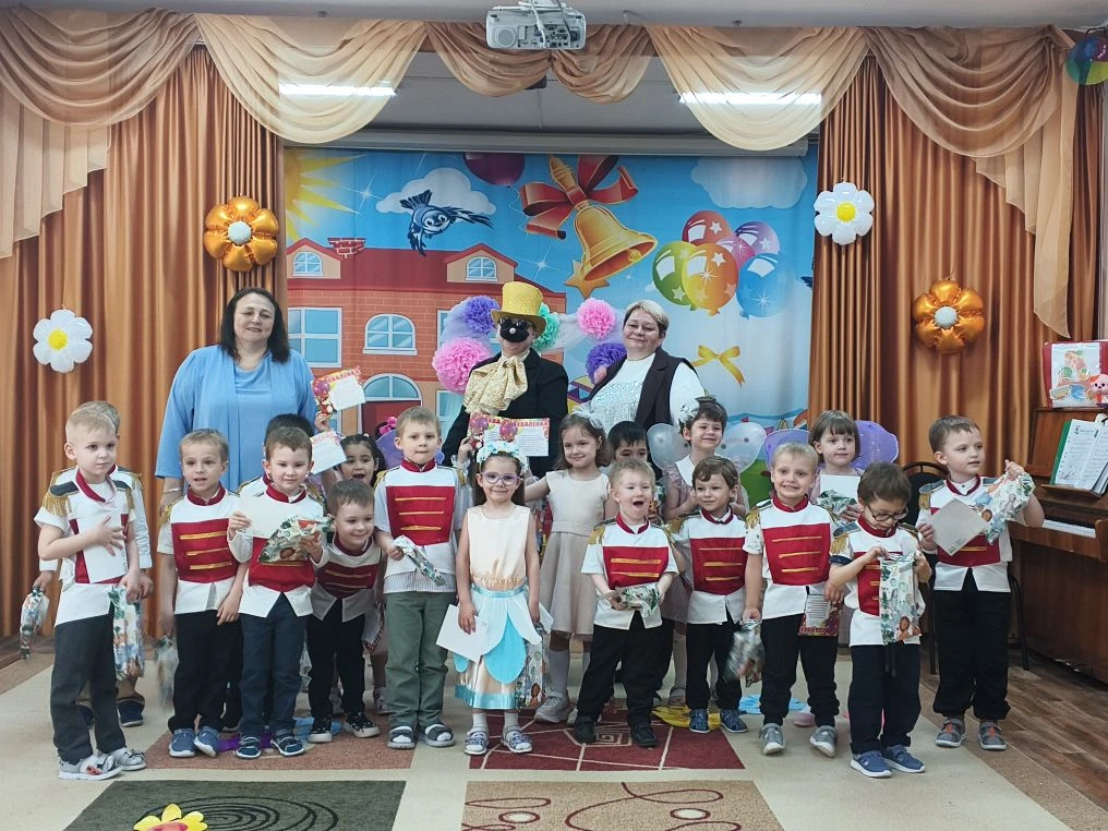 ✨ Выпускной в средних группах!!! ✨  Сегодня наши малыши отправились в удивительное приключение по мо