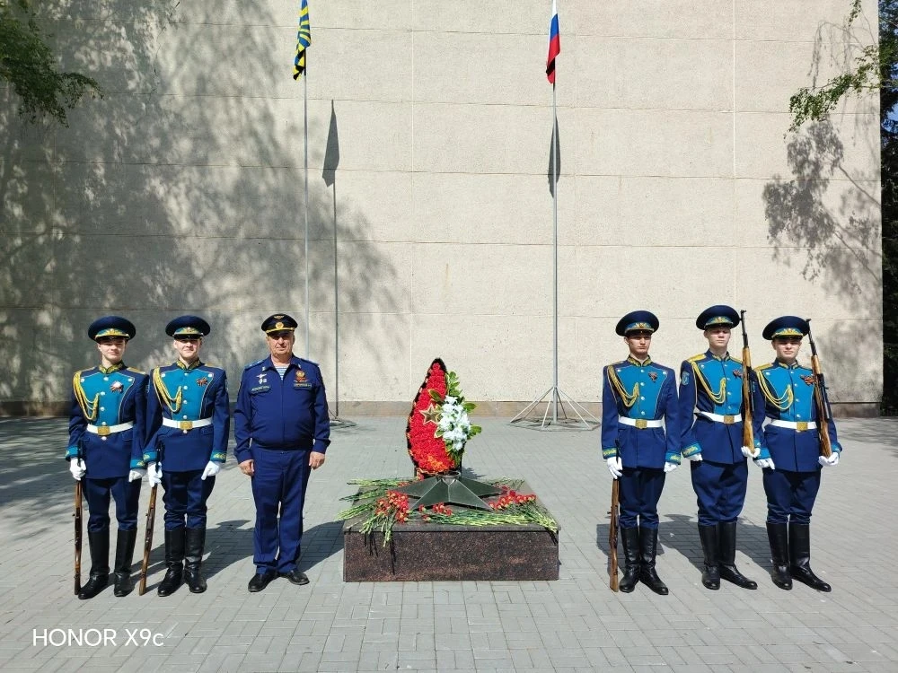 ПОЧЕТНЫЙ КАРАУЛ КАДЕТ У ВЕЧНОГО ОГНЯ НА ЗАВОДЕ «СОКОЛ» 🔥🎖️