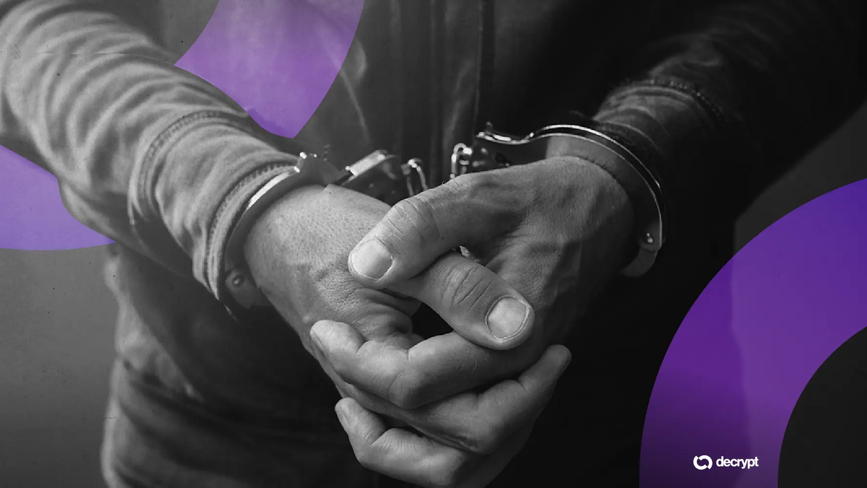 ⚖️ В США учительницу арестовали за аплодисменты на слушаниях по ЦОД

В Канзасе учительницу задержали