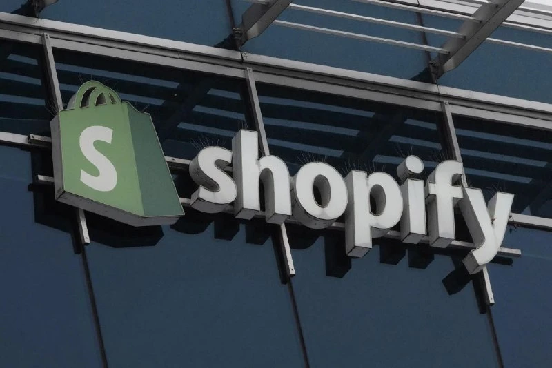 Shopify расширила поддержку WebMCP для браузерных ИИ-агентов: теперь они могут не тольк...