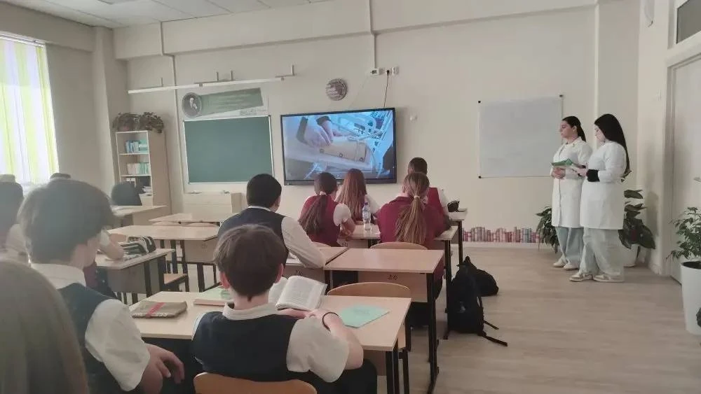 🎓 ПРОФОРИЕНТАЦИОННАЯ ВСТРЕЧА С ПРЕДСТАВИТЕЛЯМИ МЕДИЦИНСКОГО КОЛЛЕДЖА  В МБОУ СОШ №11 г. Ессентуки им