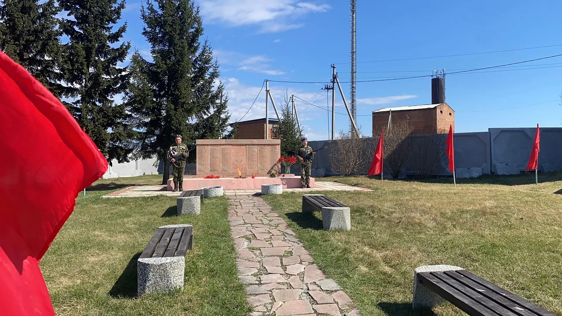 🇷🇺 9 мая ребята нашей школы приняли участие в патриотической акции «Вахта Памяти» — в...