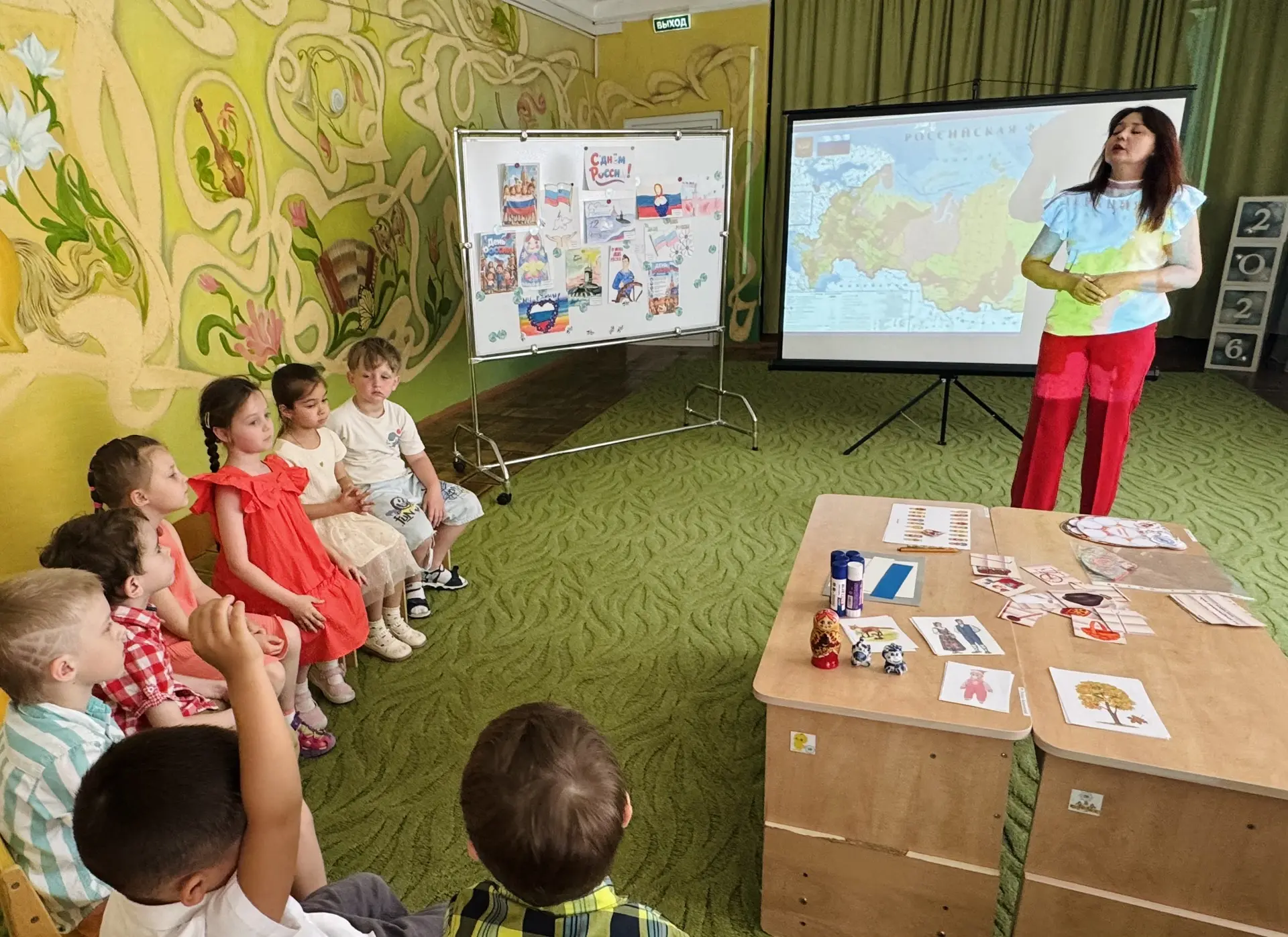 🎉 В канун праздников к нам заглянули замечательные гости - партнеры — библиотекари Детской библиоте