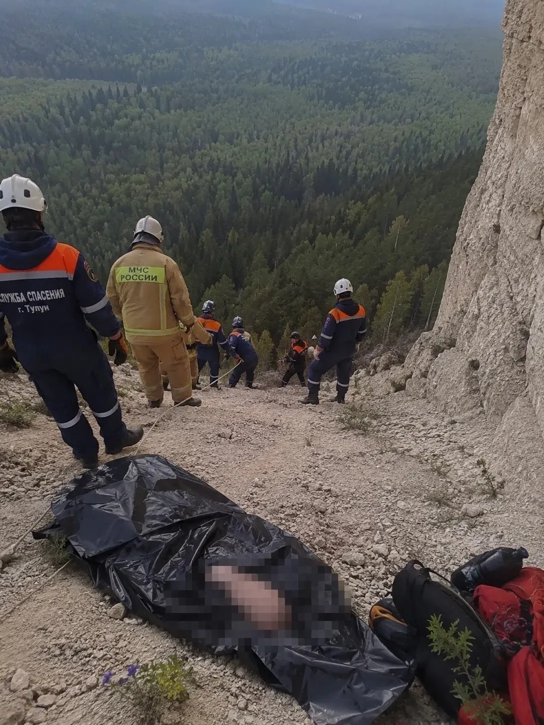 «Она просто хотела красивое фото.»
24-летняя девушка поднялась на край скалы ради нескольких кадров 