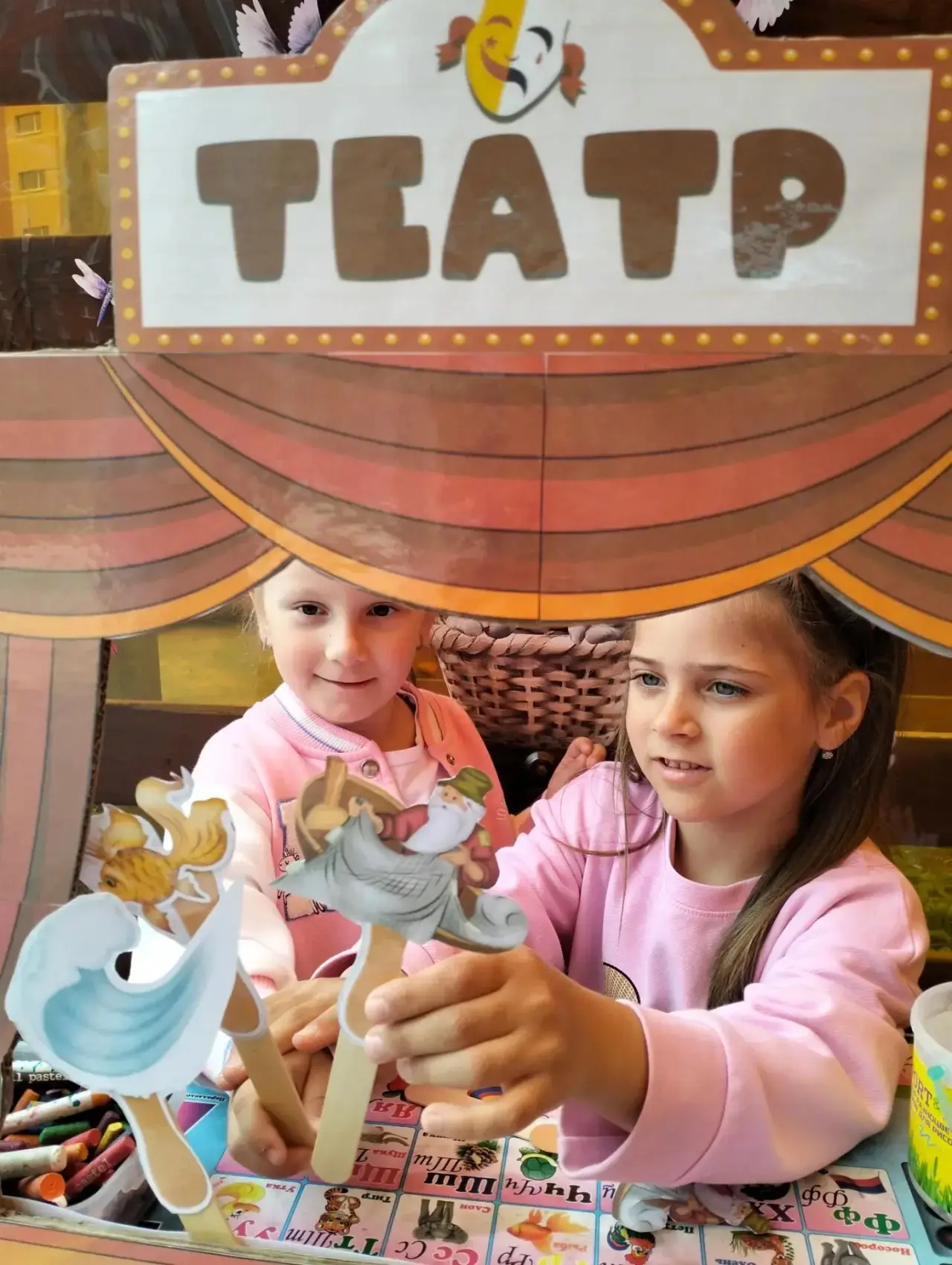 🎭День «Театрализованных игр»🎭

  Дети из группы «Затейники» сегодня погрузились в мир театра. Вспо