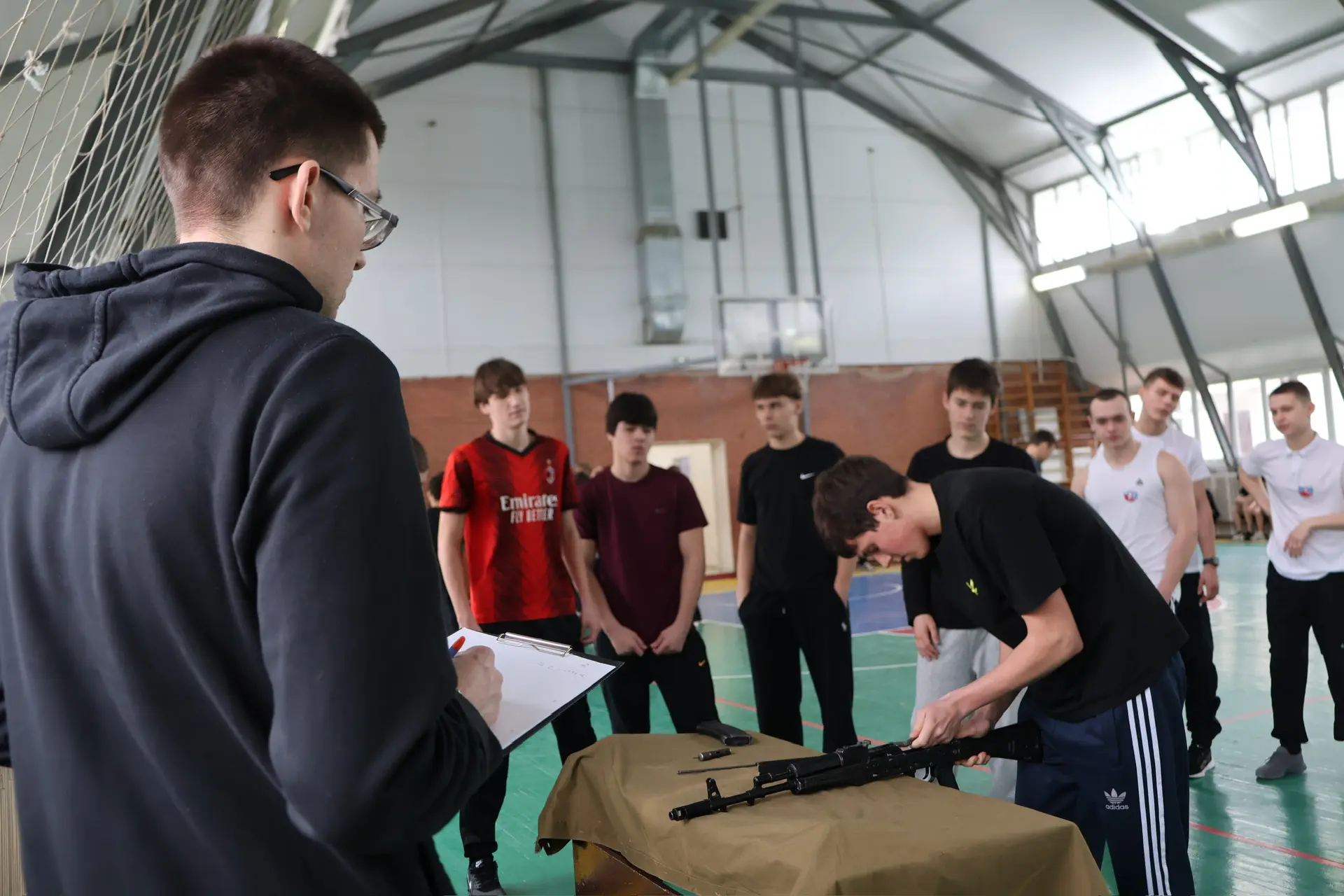 🎉 В преддверии 23 февраля у нас в школе прошли соревнования среди учеников 8-10 классов.  🏆 Ребята п