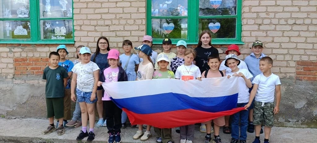 🌈 9-й день ЛДП «Радуга»: Сила, патриотизм и любовь к Родине!

Утро в лагере началось бодро и энерги