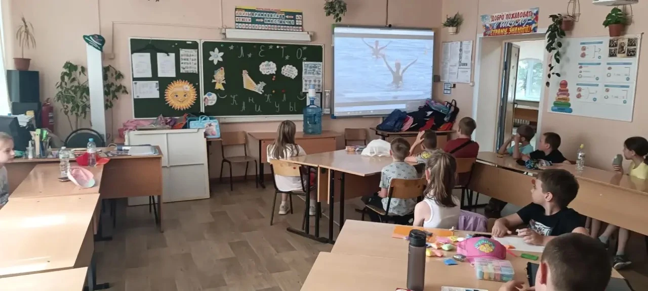 На летней площадке нашей гимназии прошли познавательные беседы о безопасности на воде в летний перио