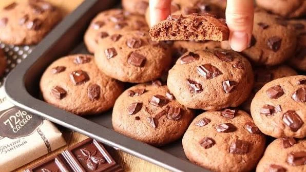 Шоколадное печенье с кусочками шоколада 🍪