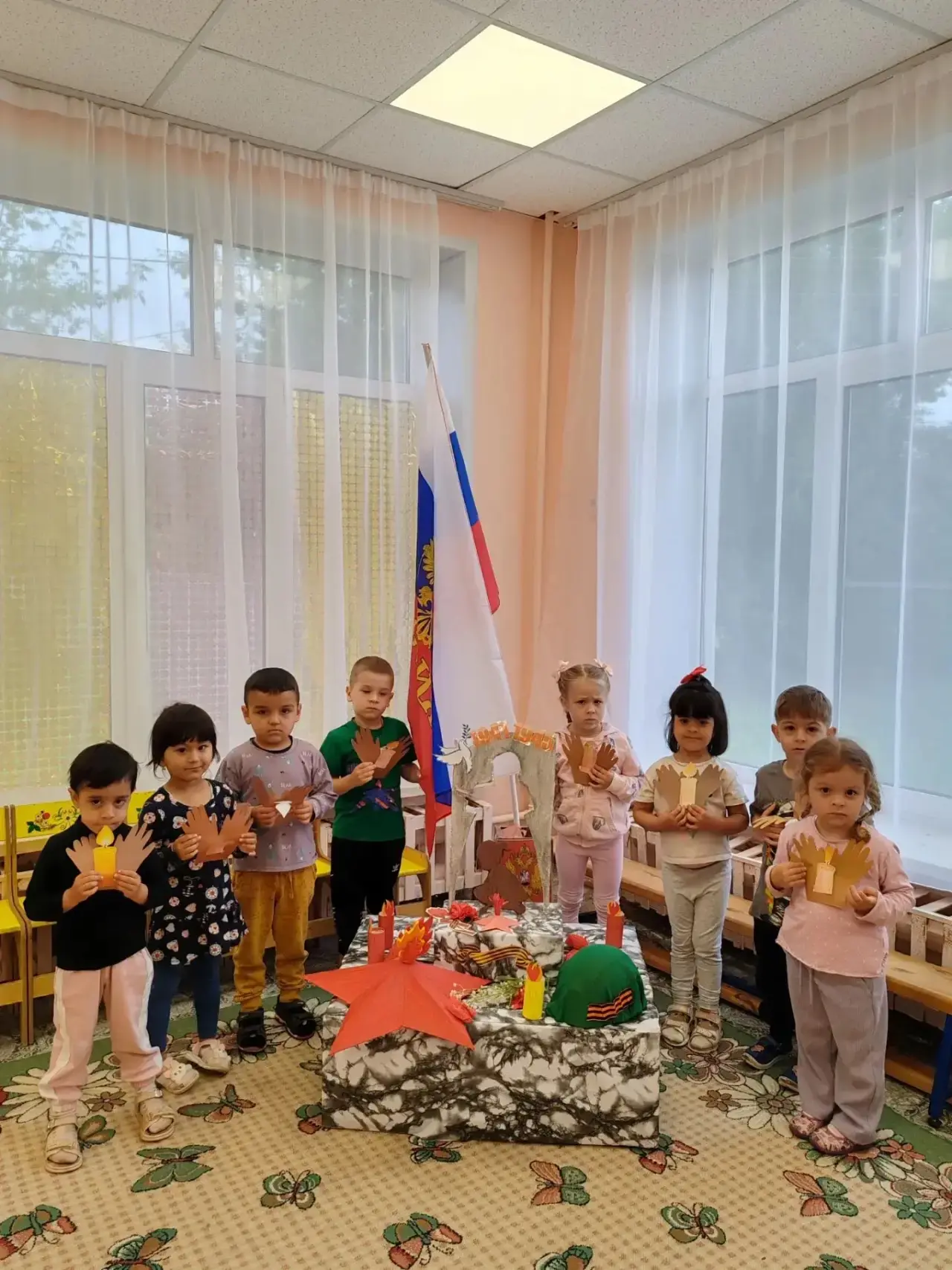 🕯 Зажгли свечу памяти вместе с малышами 🕯

Сегодня в нашем детском саду прошла трогательная акция 