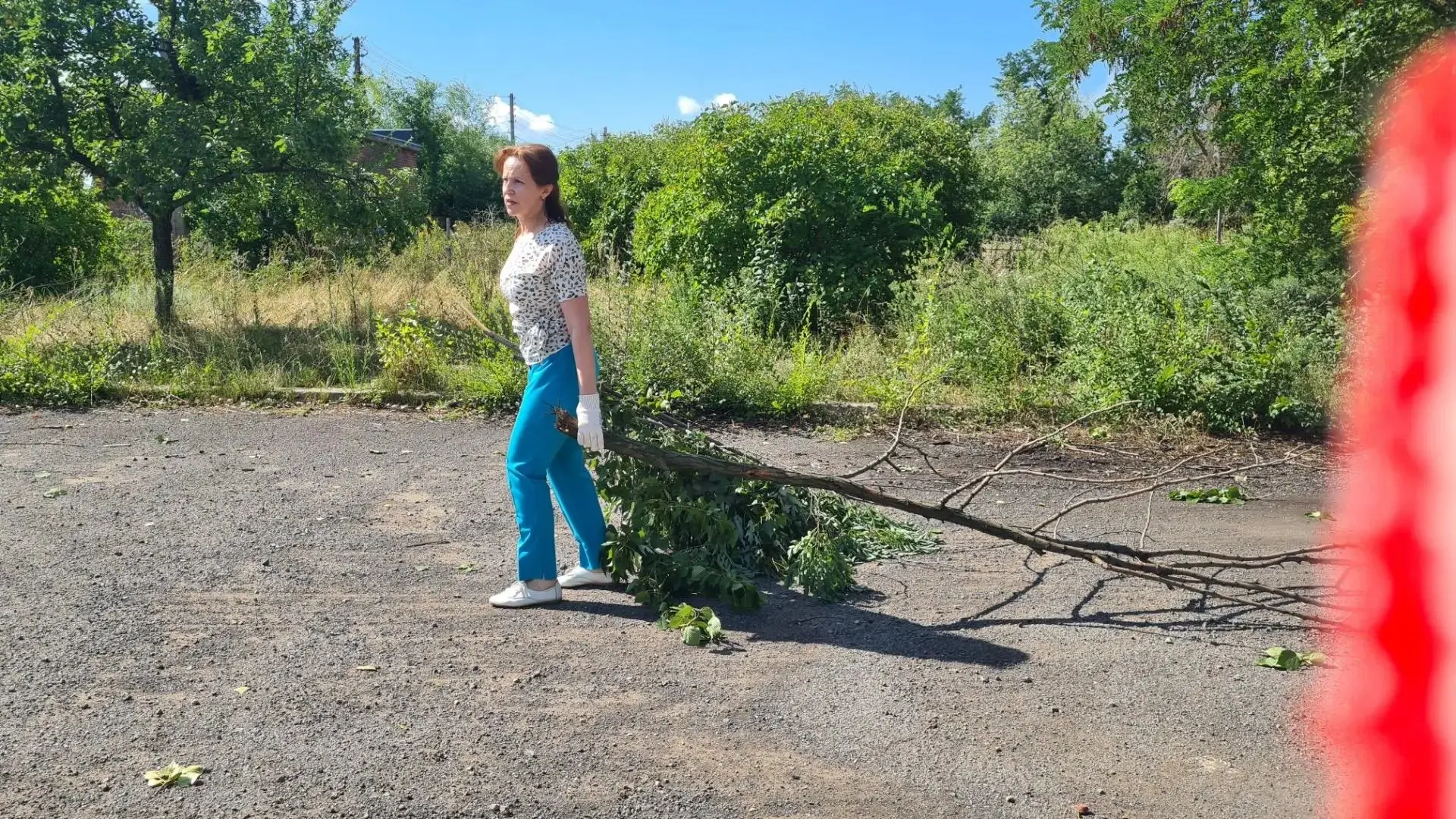 После урагана, который прошёл в Ростовской области 25 июля 2026 года, на территории  школы осталось 