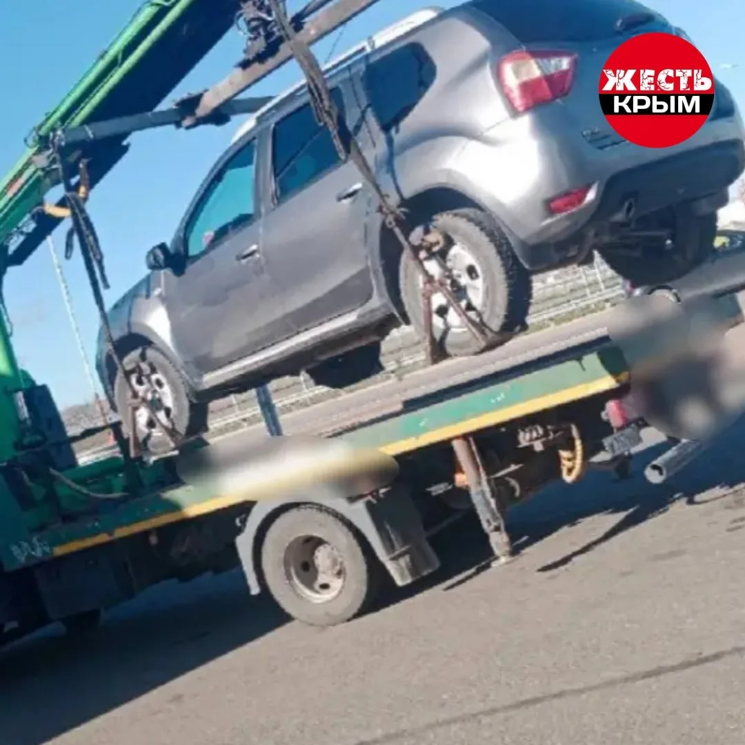 Крымчанин лишился машины у Крымского моста из-за долгов на миллион.