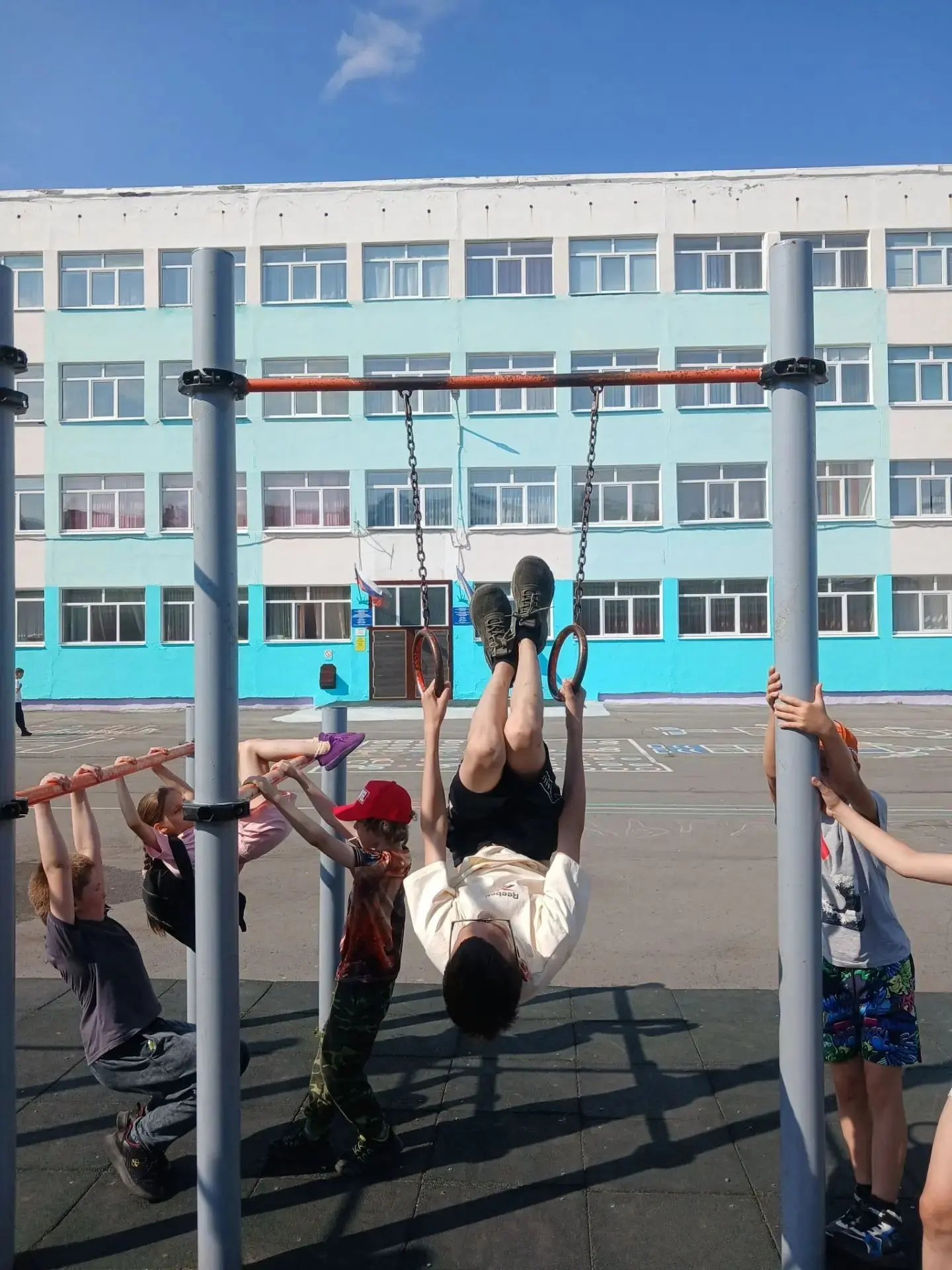 ☀️ Шестой день в лагере «Будь Первым!»: профессия, игра и спорт!

Погода продолжает радовать нас нас