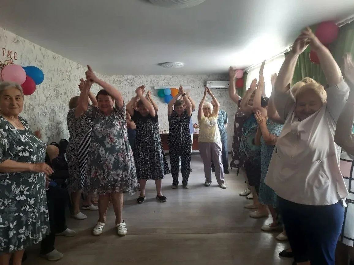 "Танцуют Все 60+"
     10 июня 2026г. в Кировском комплексном центре состоялась праздничная дискотек