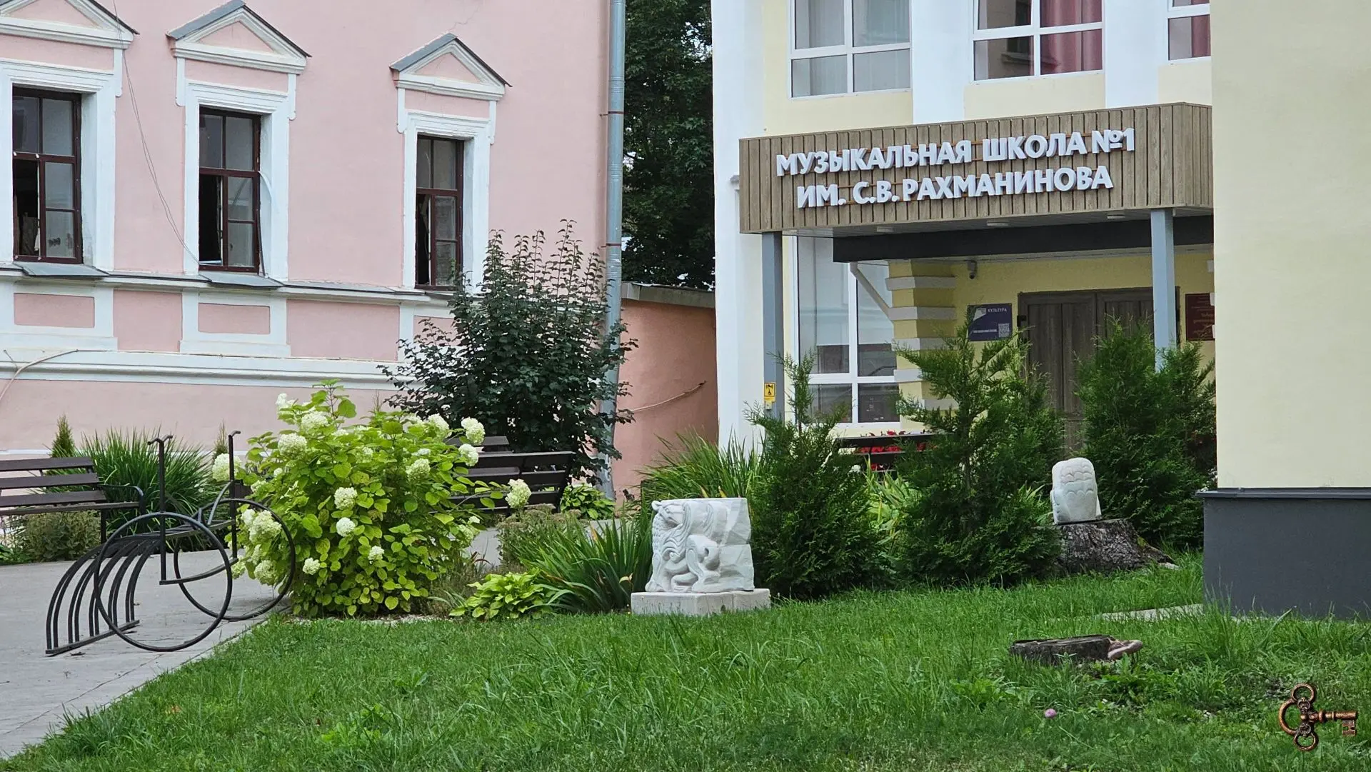 Скульптуры Детской художественной школы стоят теперь не только в кремле, но и у Детской...