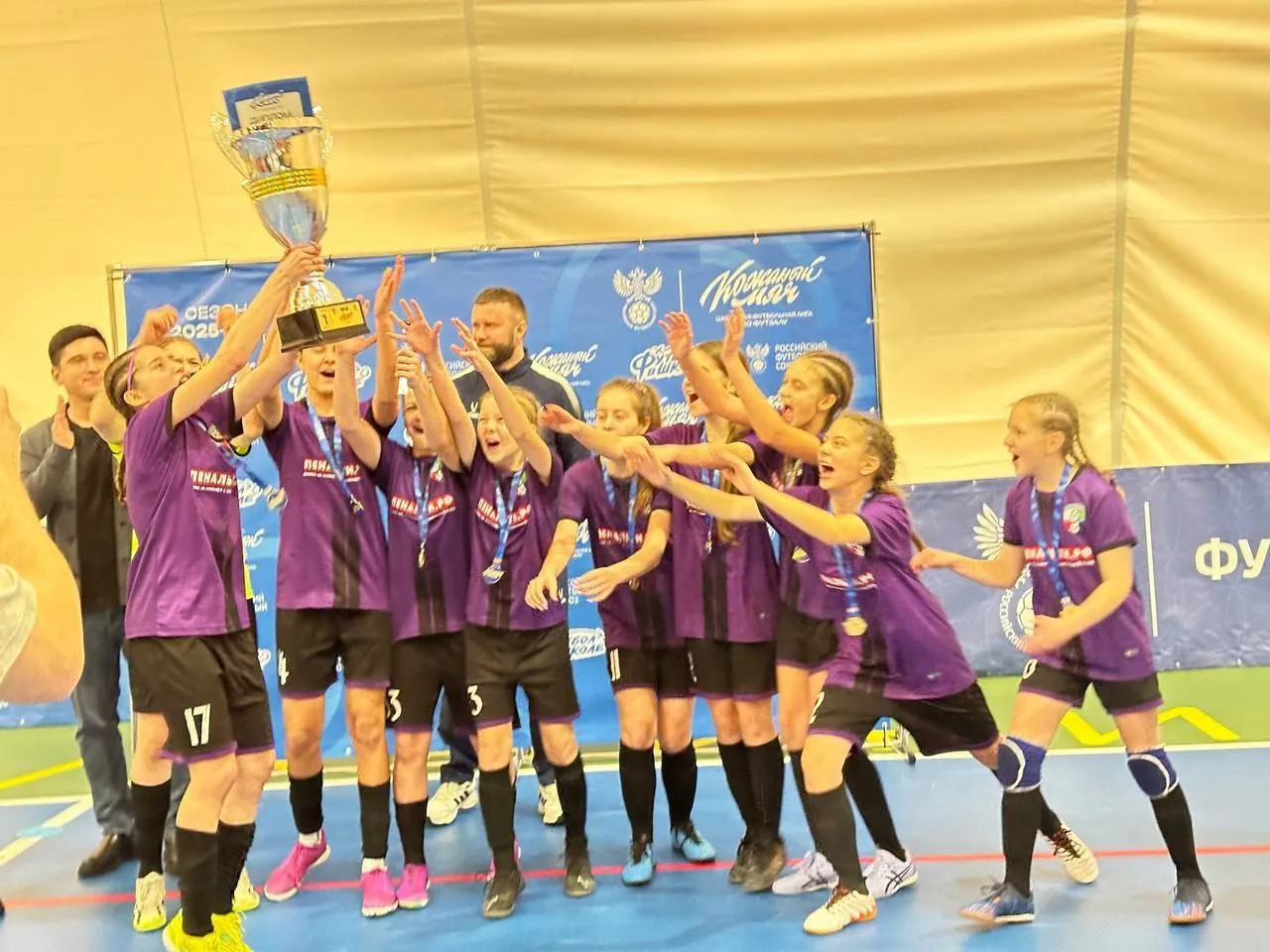 Наши девочки вновь стали лучшими! ⚽🏆🎉  С 12 по 14 февраля в Калуге состоялись захватывающие игры меж