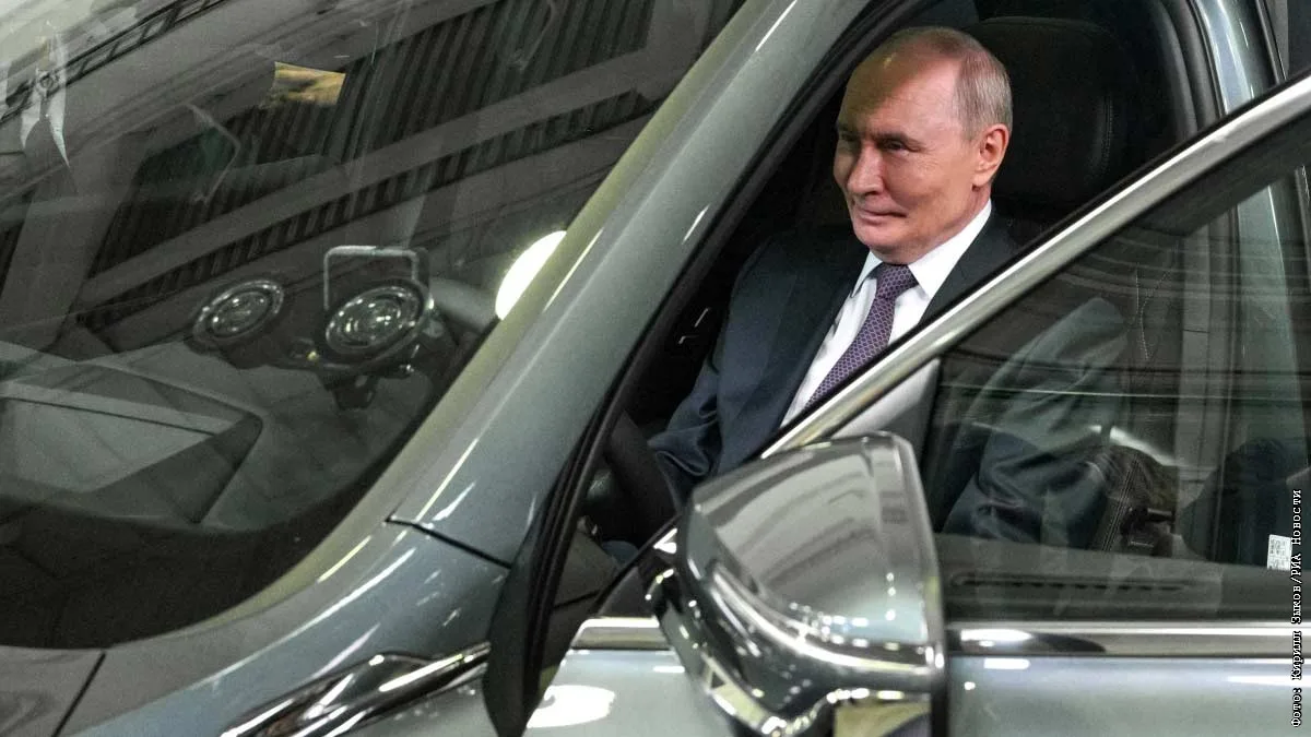 Путин протестировал новый российский кроссовер Volga К 50 в Нижнем Новгороде.