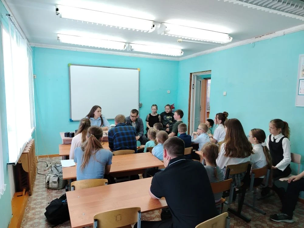 На прошлой неделе наши ученики имели возможность пообщаться с инспектором ГИБДД Барабан...