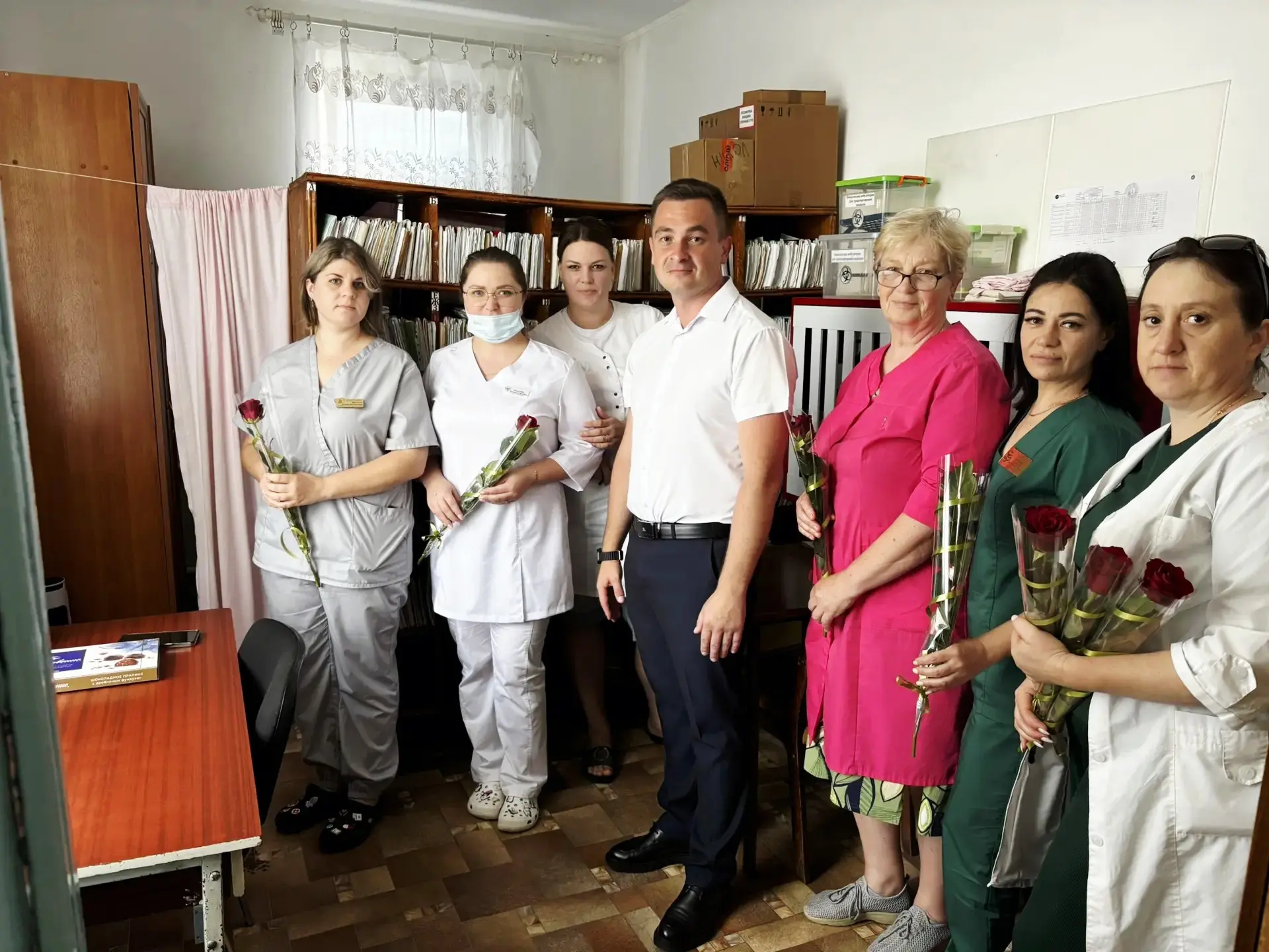 С профессиональным праздником, дорогие медики!

Сегодня, в преддверии Дня медицинского работника, гл