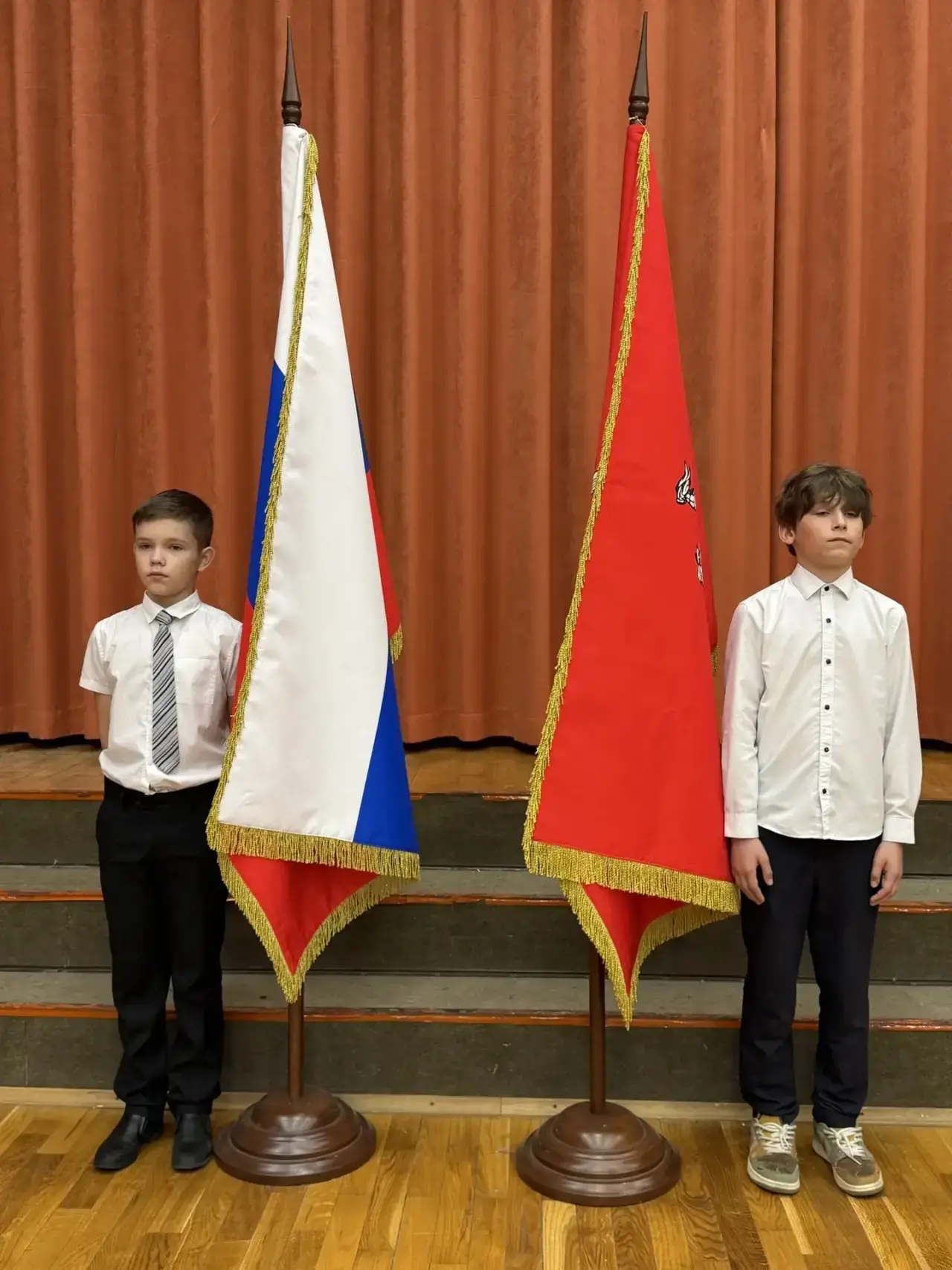 🇷🇺Новую рабочую неделю после праздничных выходных мы начинаем с торжественной церемонии поднятия гос