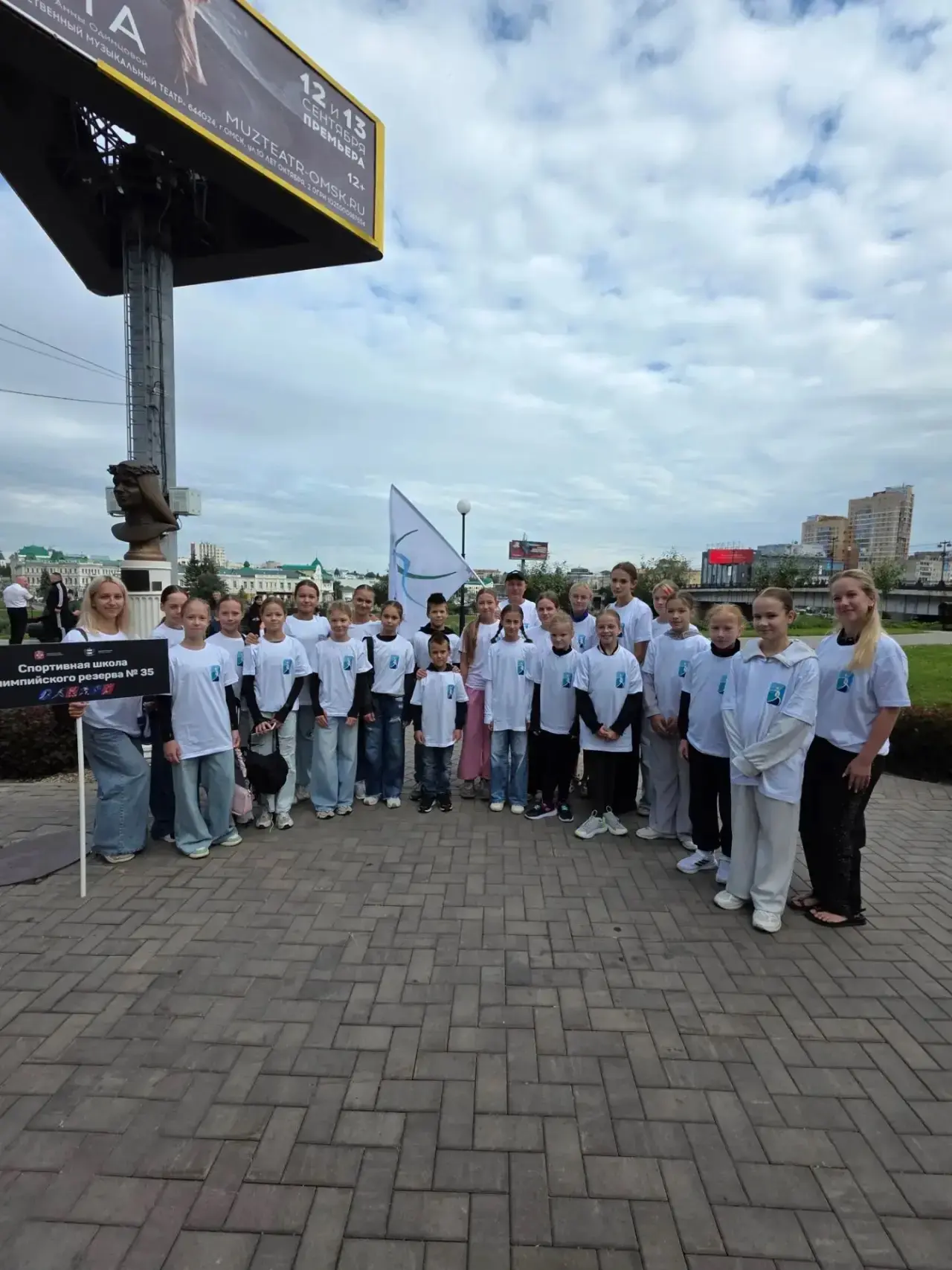 Спортсмены нашей школы приняли активное участие в торжественном параде ко Дню физкульту...