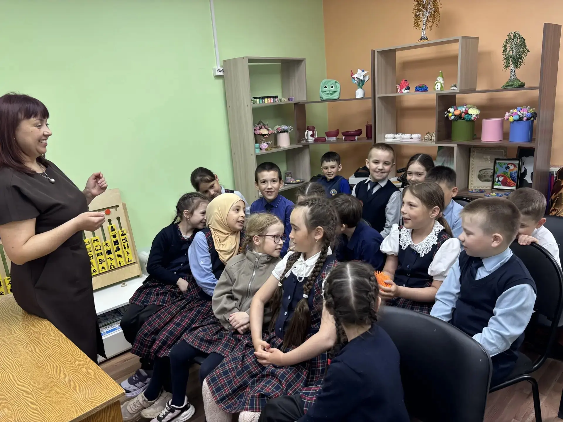 Специалисты отделения социальной помощи семье и детям провели для учащихся 2-в класса занятие, посвя