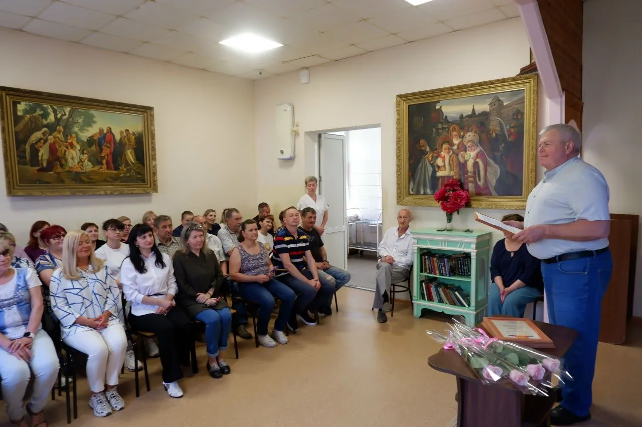 День социального работника – это праздник людей, чья профессиональная деятельность связ...